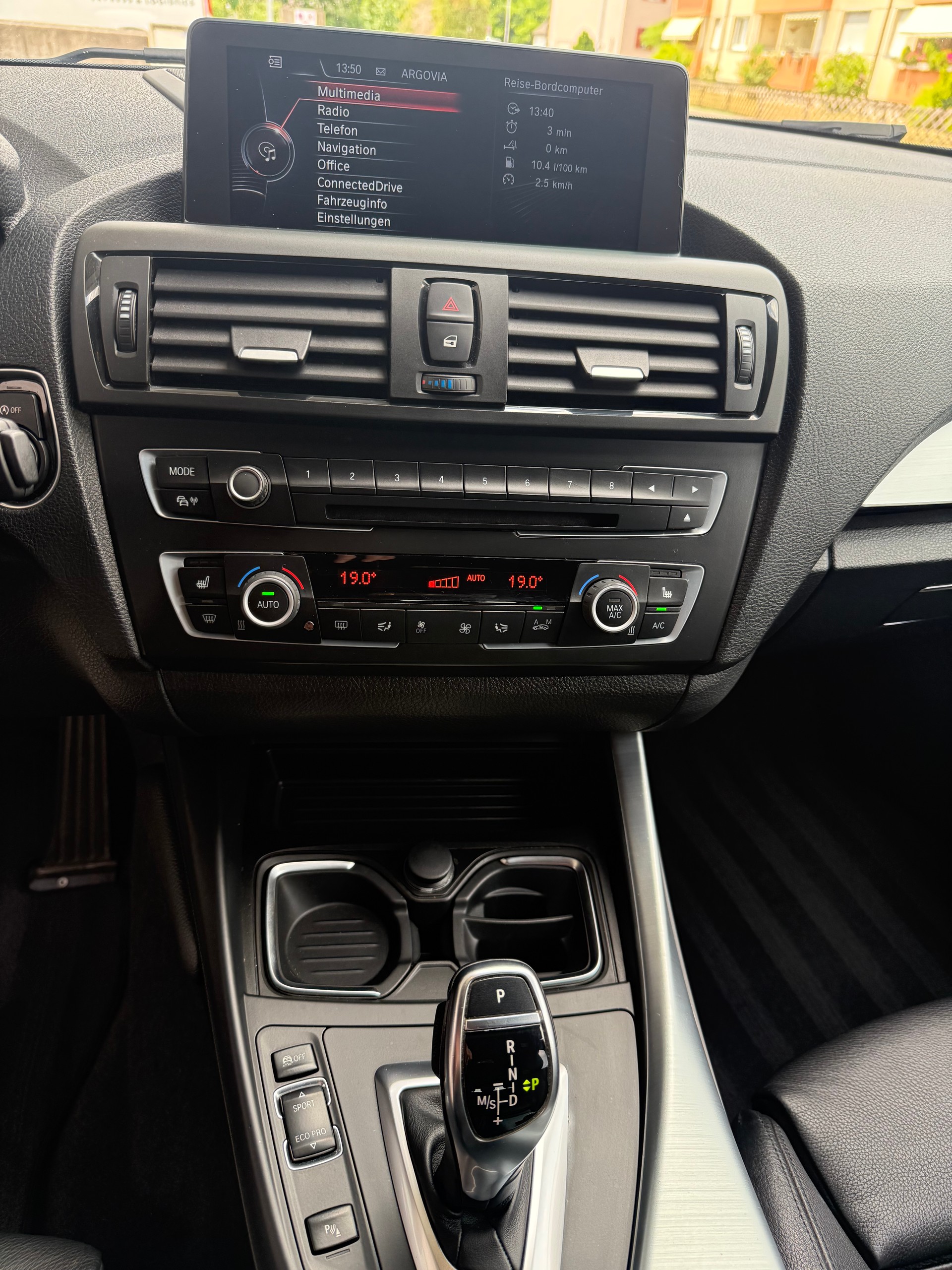 BMW M135i xDrive Steptronic-image-12