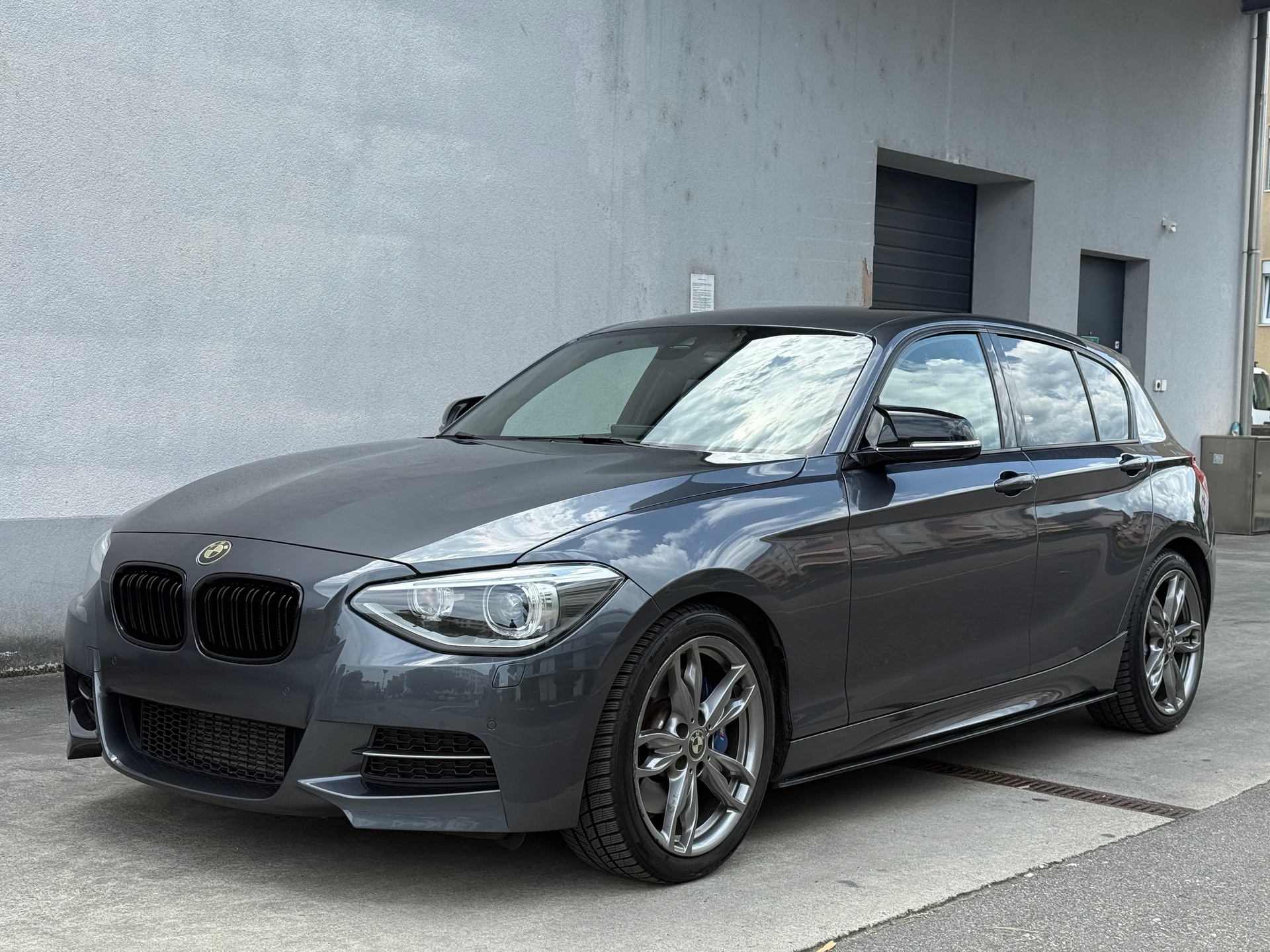 BMW M135i xDrive Steptronic-image-0
