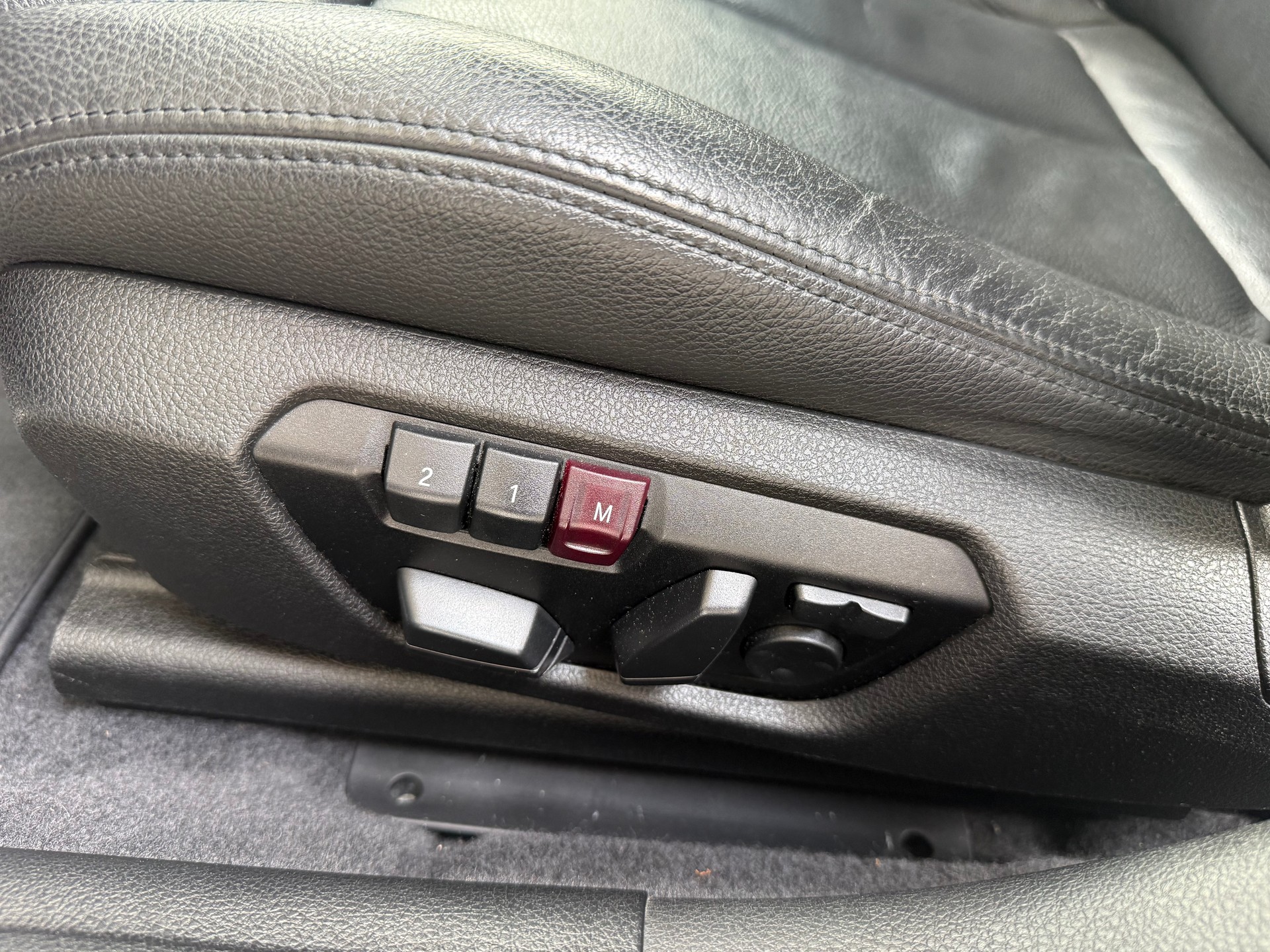 BMW M135i xDrive Steptronic-image-13
