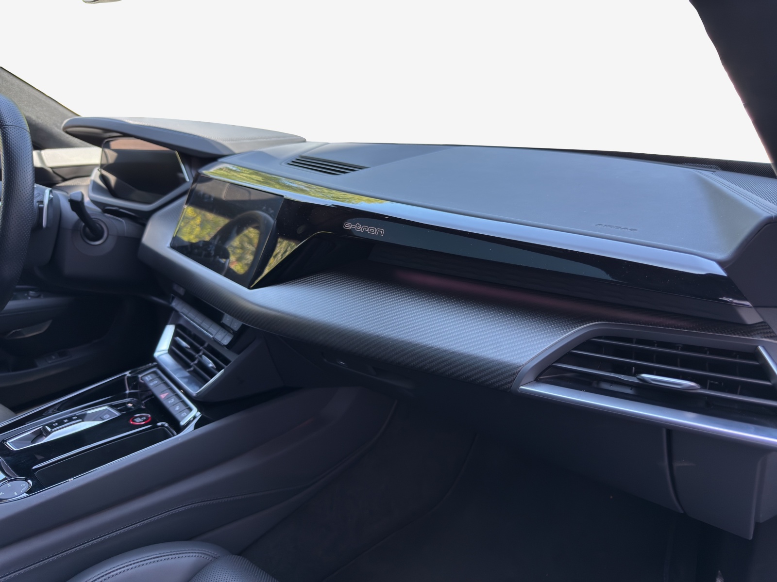AUDI RS e-tron GT quattro-image-15