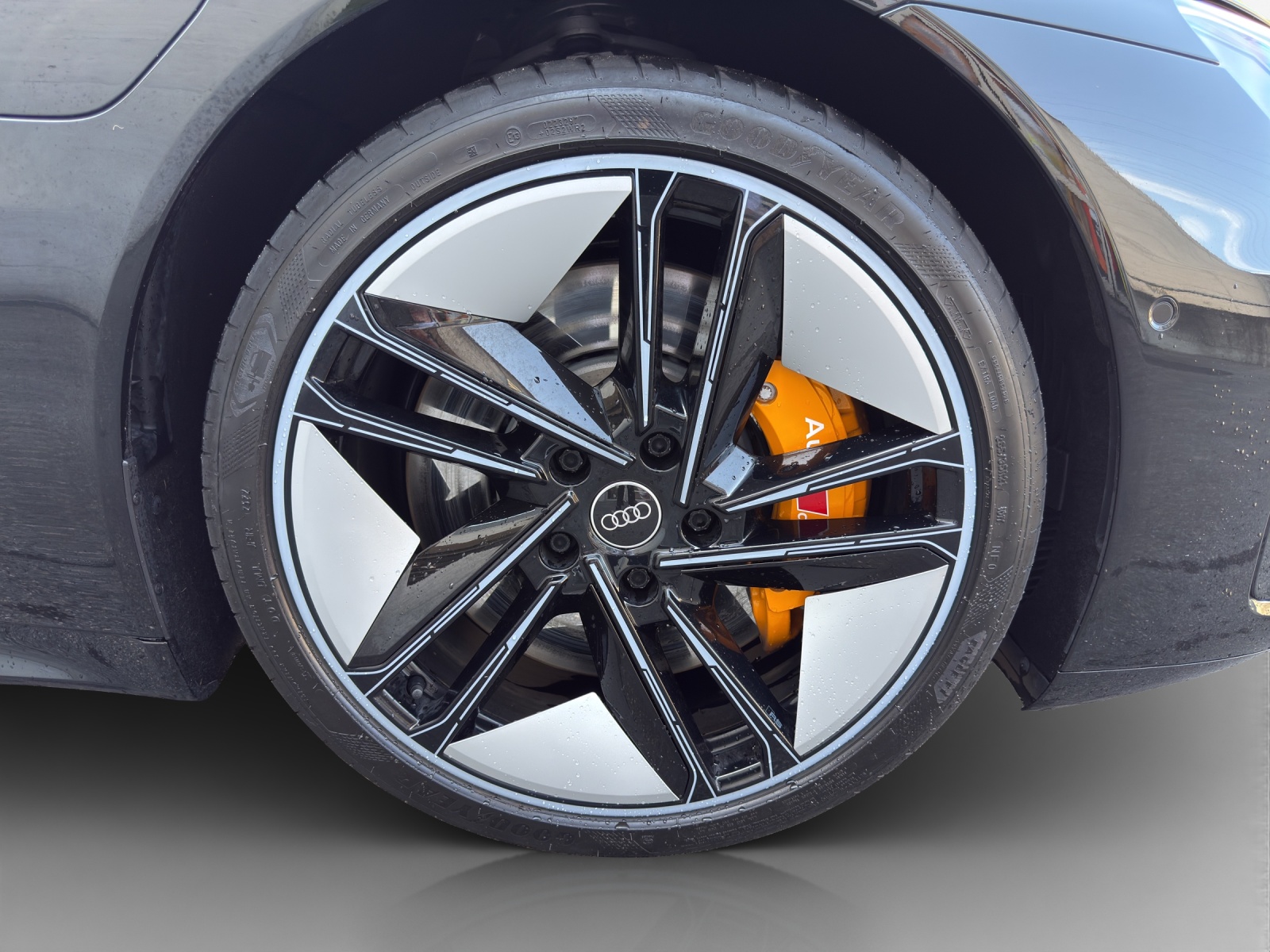 AUDI RS e-tron GT quattro-image-14