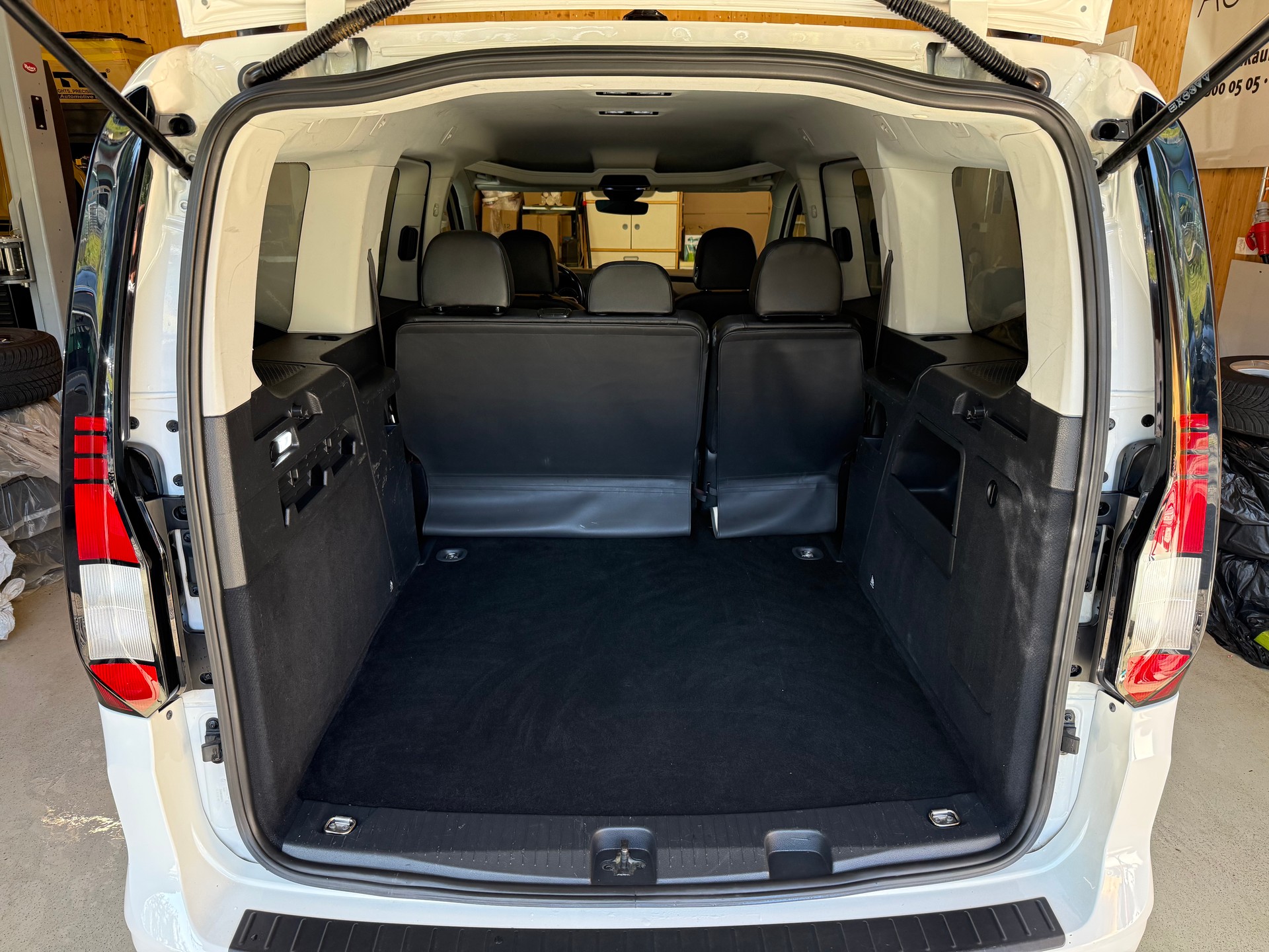VW Caddy Maxi 2.0 TDI Life DSG-image-13