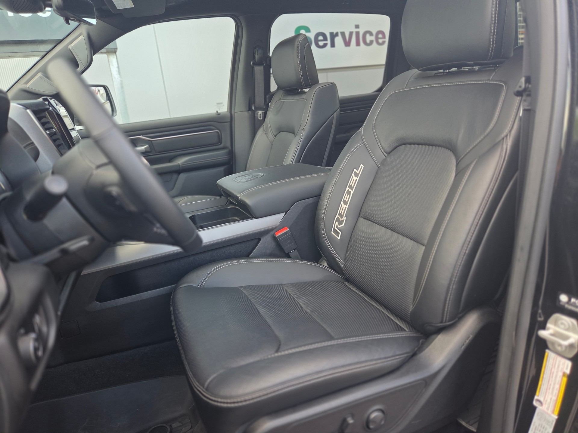 DODGE Ram 1500 5.7 V8 4x4 Rebel 396PS / 3.5T AHK-image-6