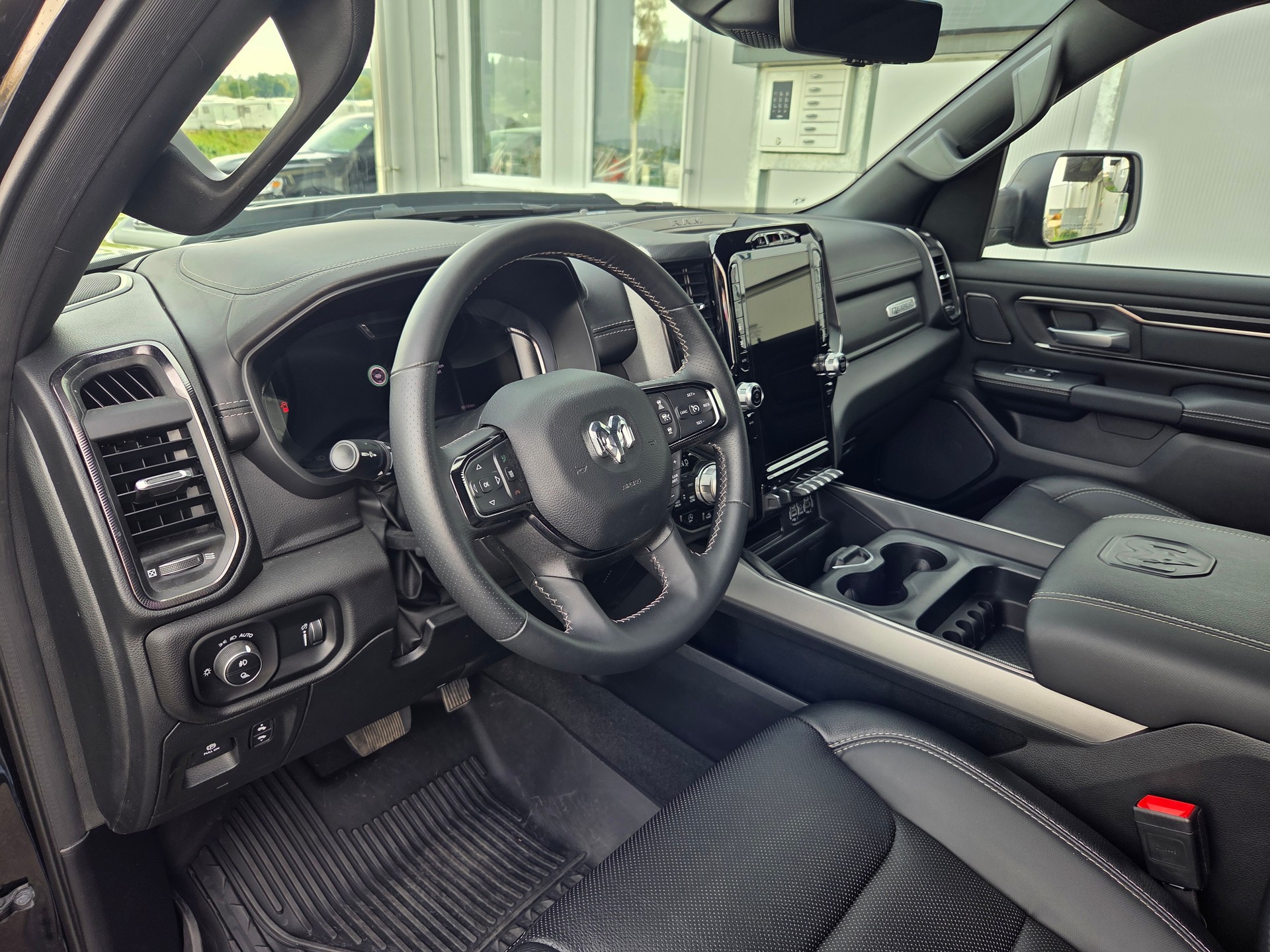 DODGE Ram 1500 5.7 V8 4x4 Rebel 396PS / 3.5T AHK-image-8