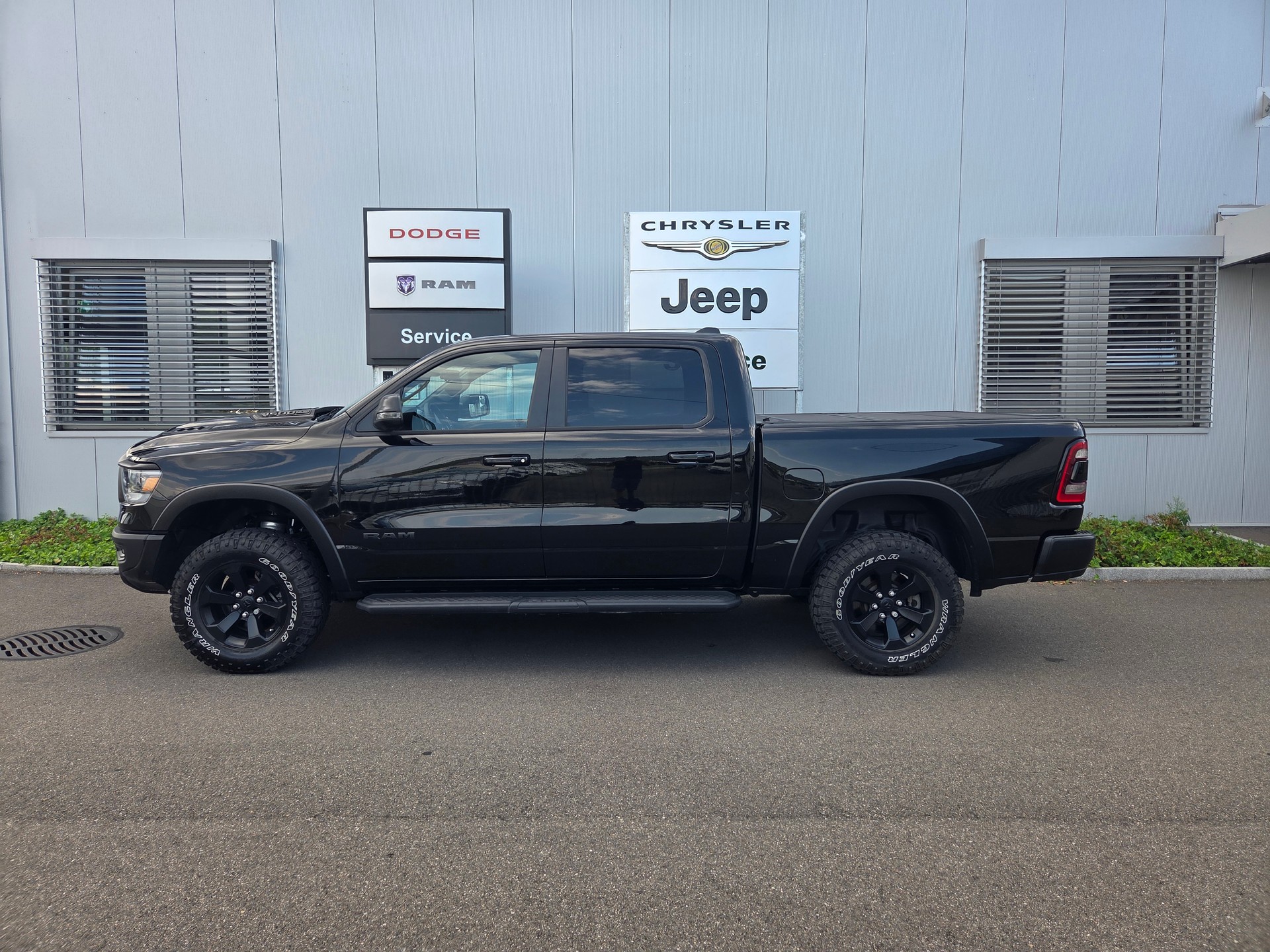 DODGE Ram 1500 5.7 V8 4x4 Rebel 396PS / 3.5T AHK
