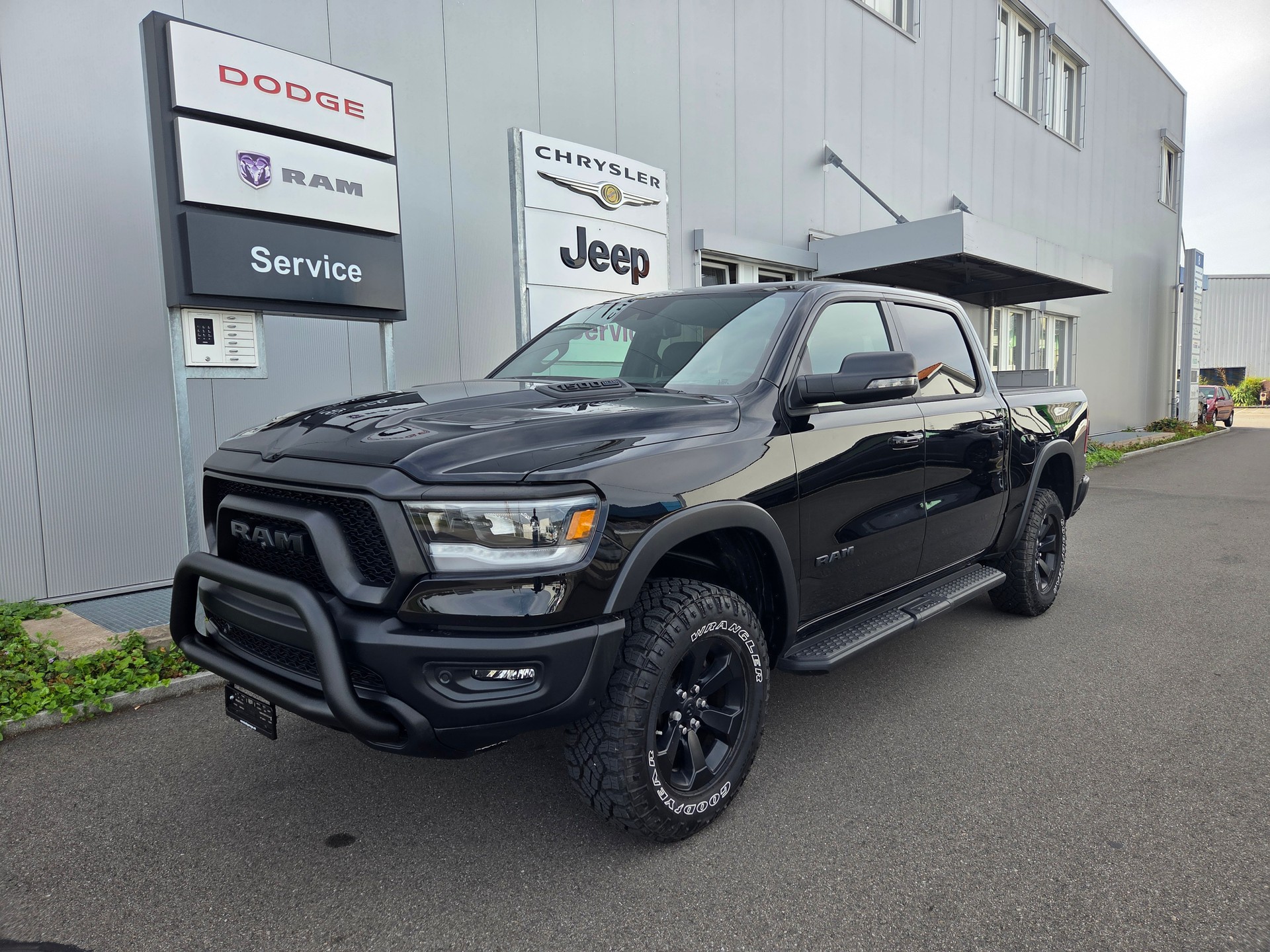 DODGE Ram 1500 5.7 V8 4x4 Rebel 396PS / 3.5T AHK-showroom-element-1