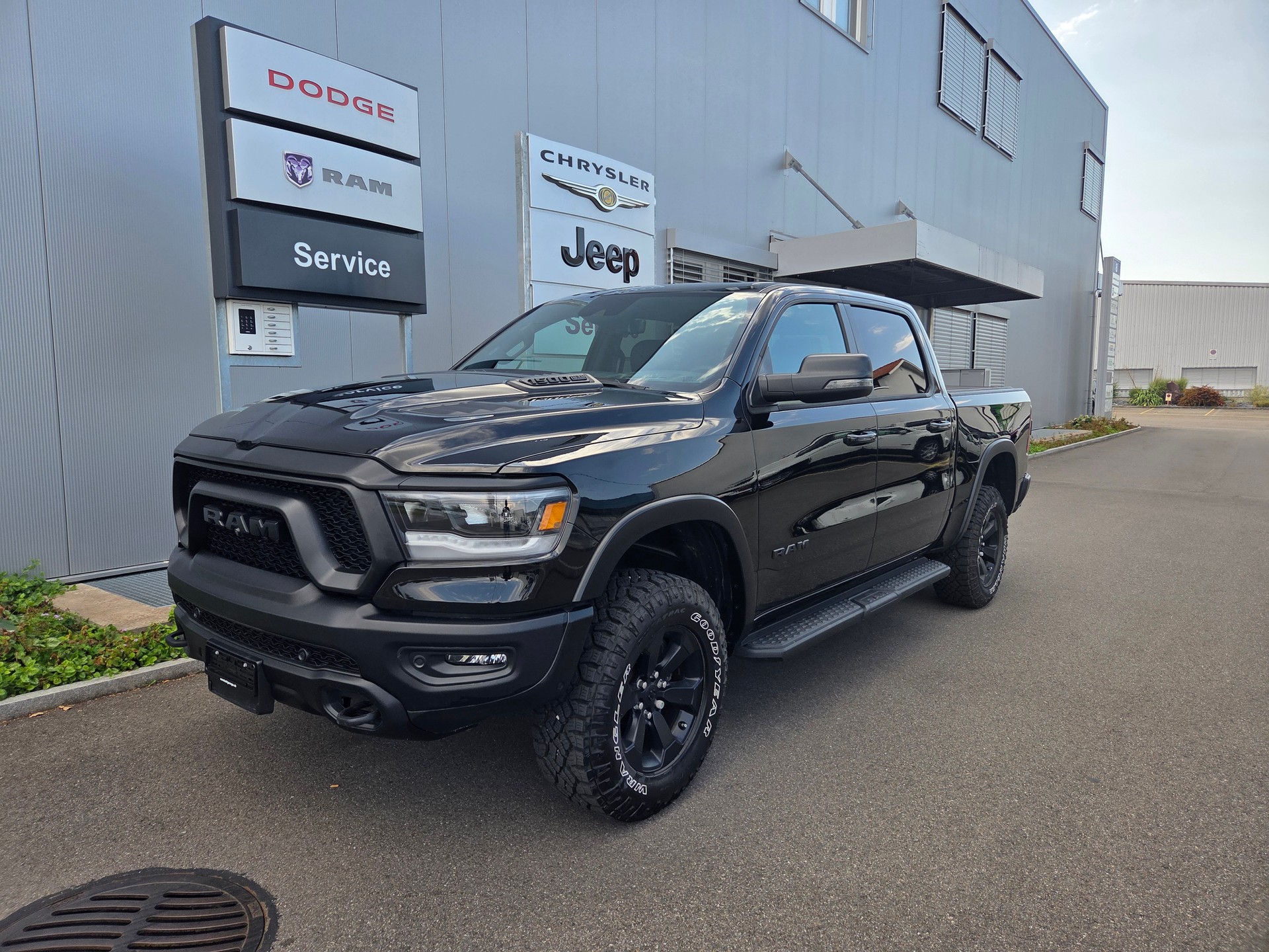 DODGE Ram 1500 5.7 V8 4x4 Rebel 396PS / 3.5T AHK-showroom-element-1