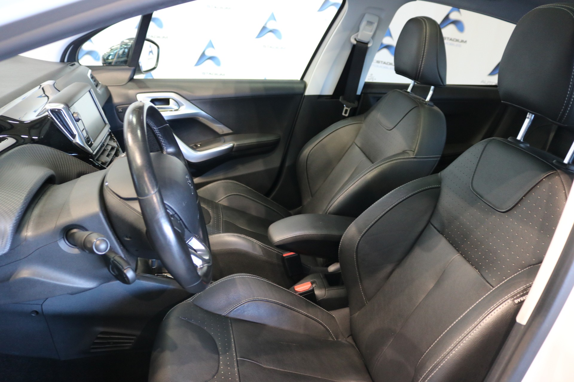 PEUGEOT 208 Allure EAT6-image-3