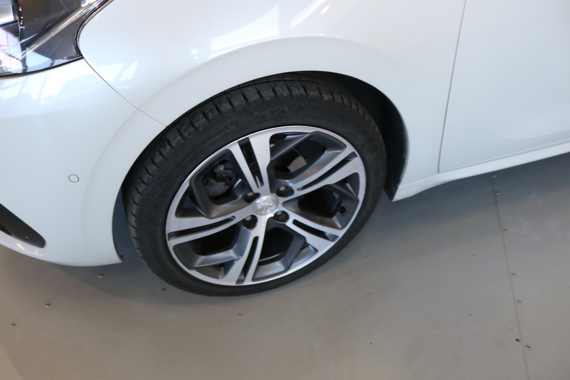 PEUGEOT 208 Allure EAT6-image-38