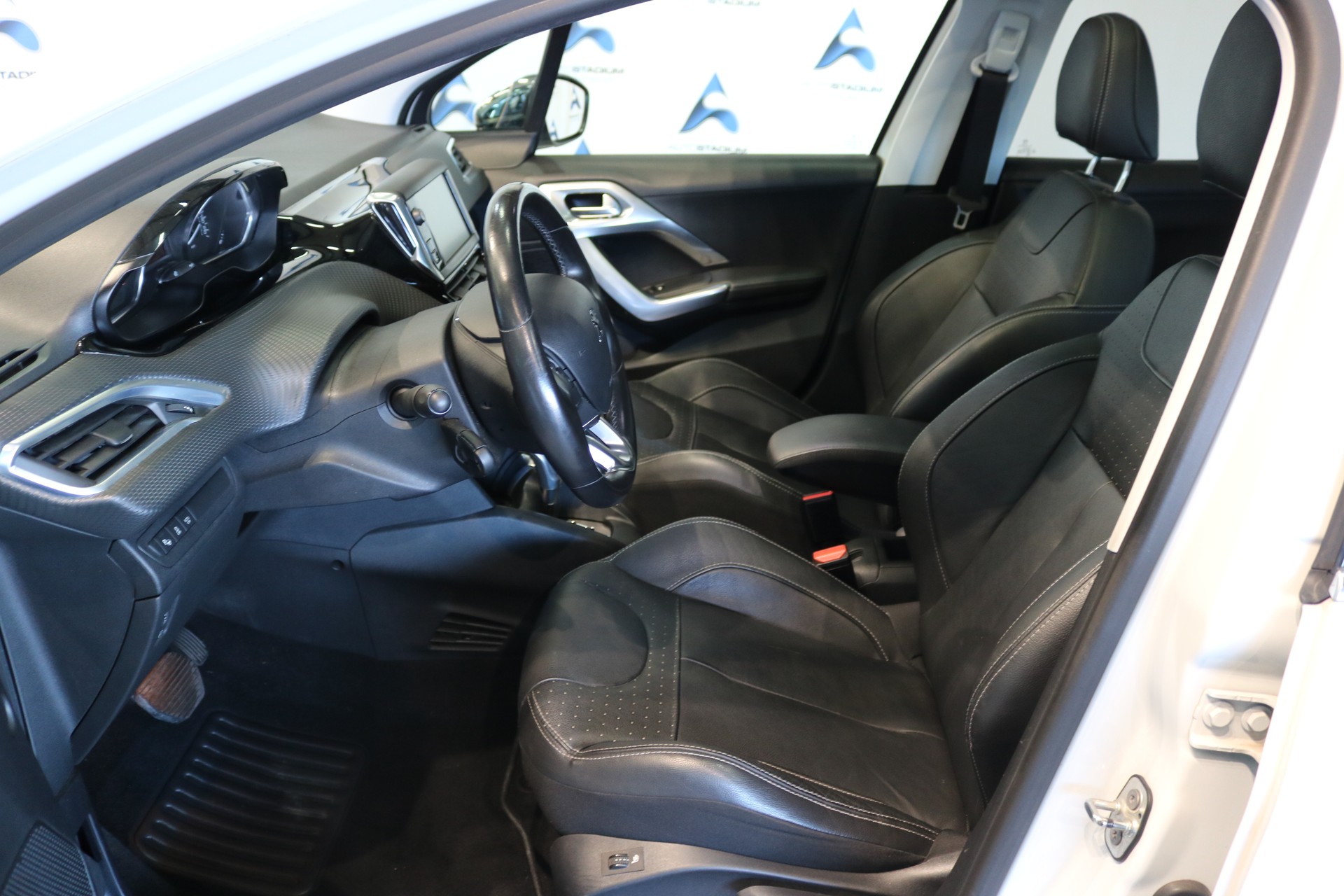 PEUGEOT 208 Allure EAT6-image-39