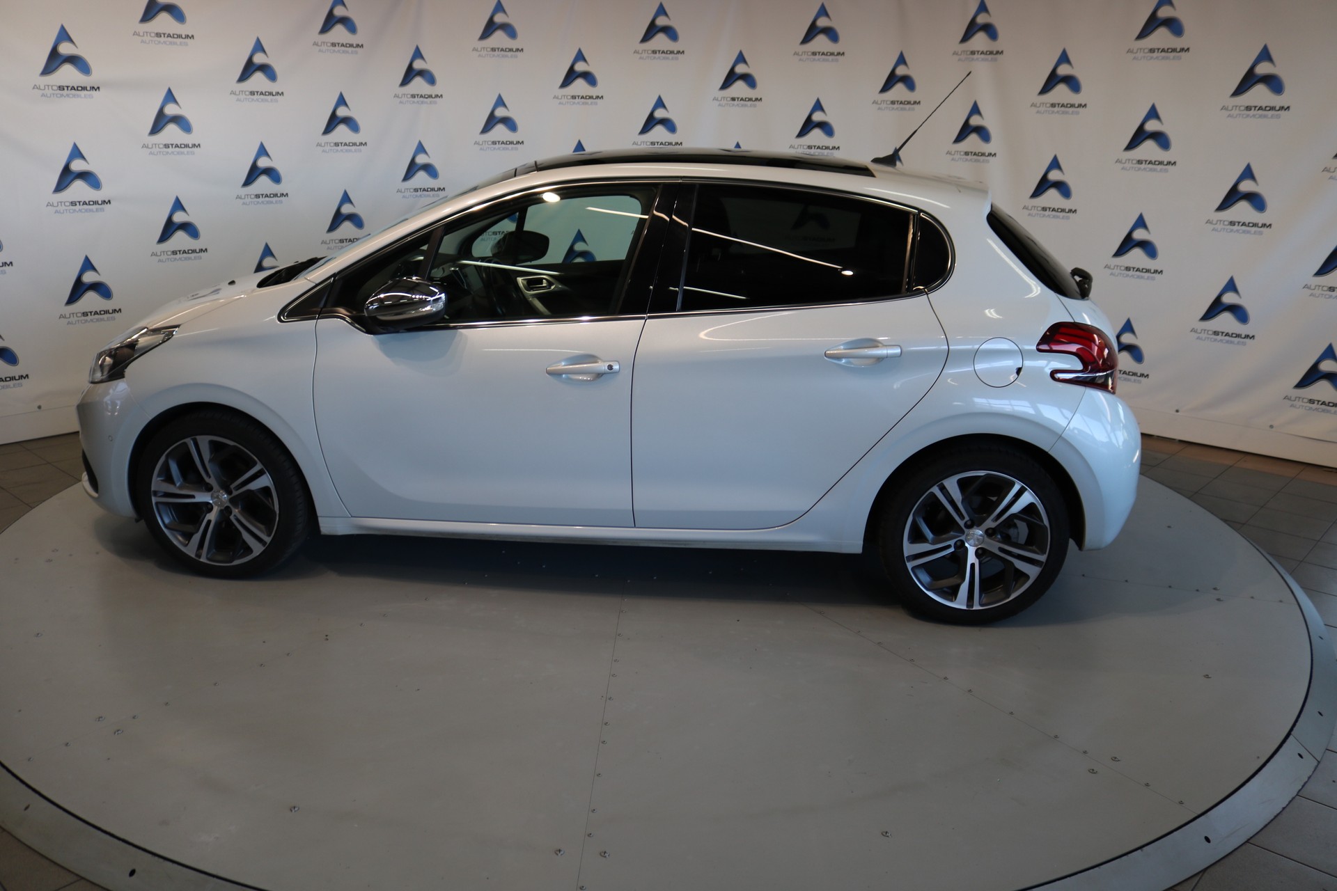 PEUGEOT 208 Allure EAT6-image-22