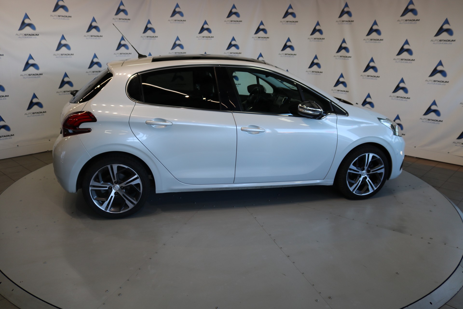 PEUGEOT 208 Allure EAT6-image-34