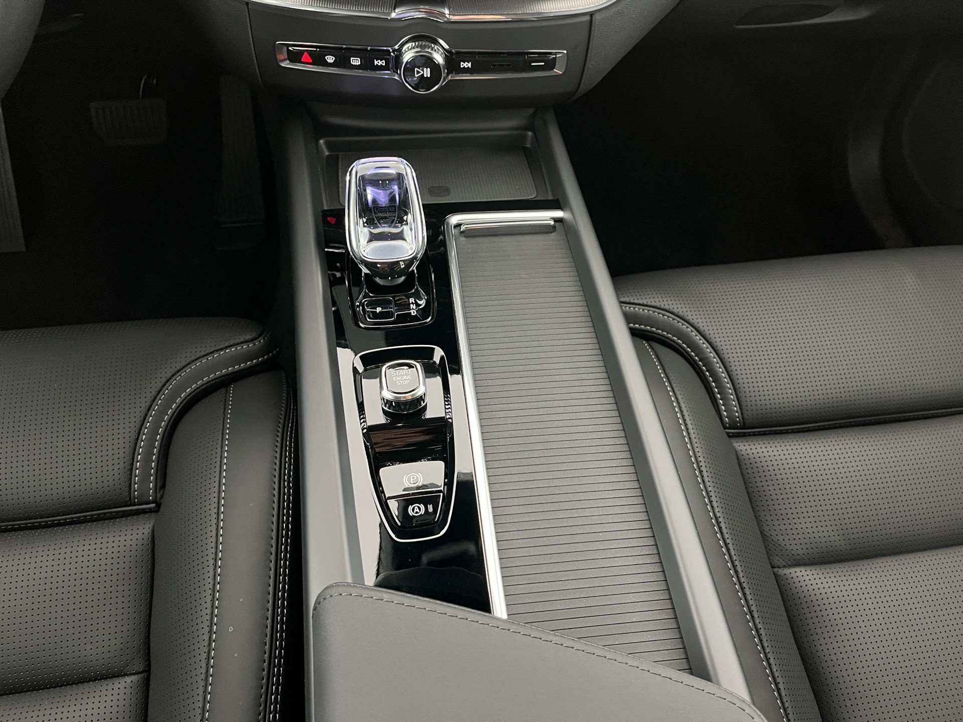 VOLVO XC60 2.0 T8 TE Black Edition eAWD-image-15