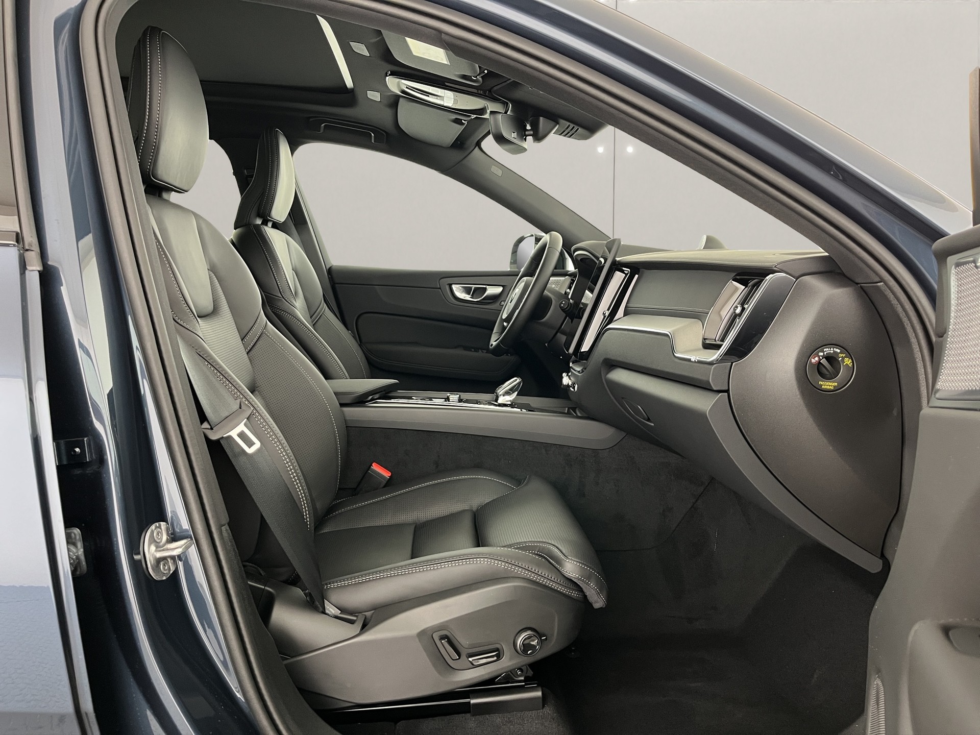 VOLVO XC60 2.0 T8 TE Black Edition eAWD-image-12