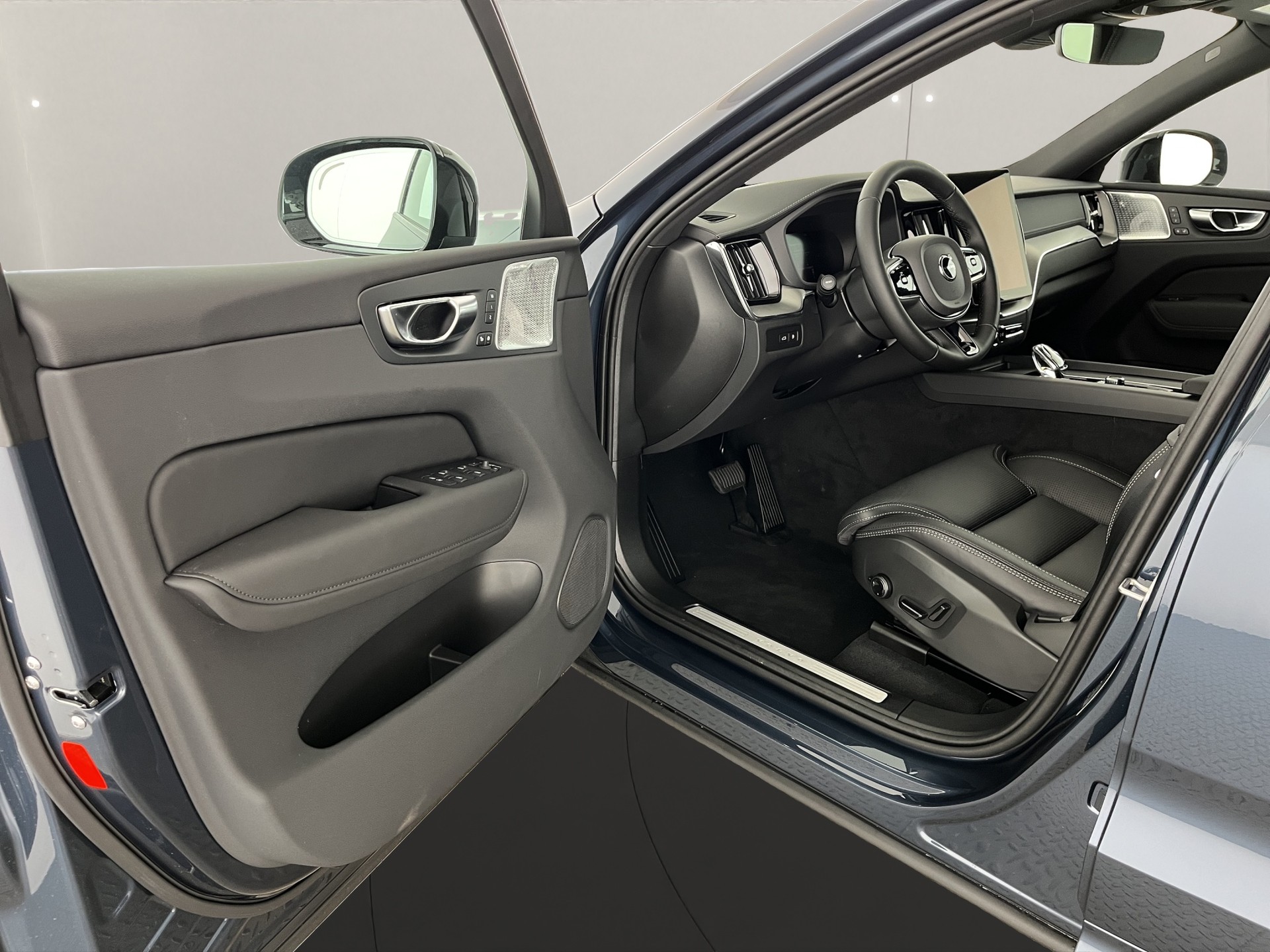 VOLVO XC60 2.0 T8 TE Black Edition eAWD-image-7