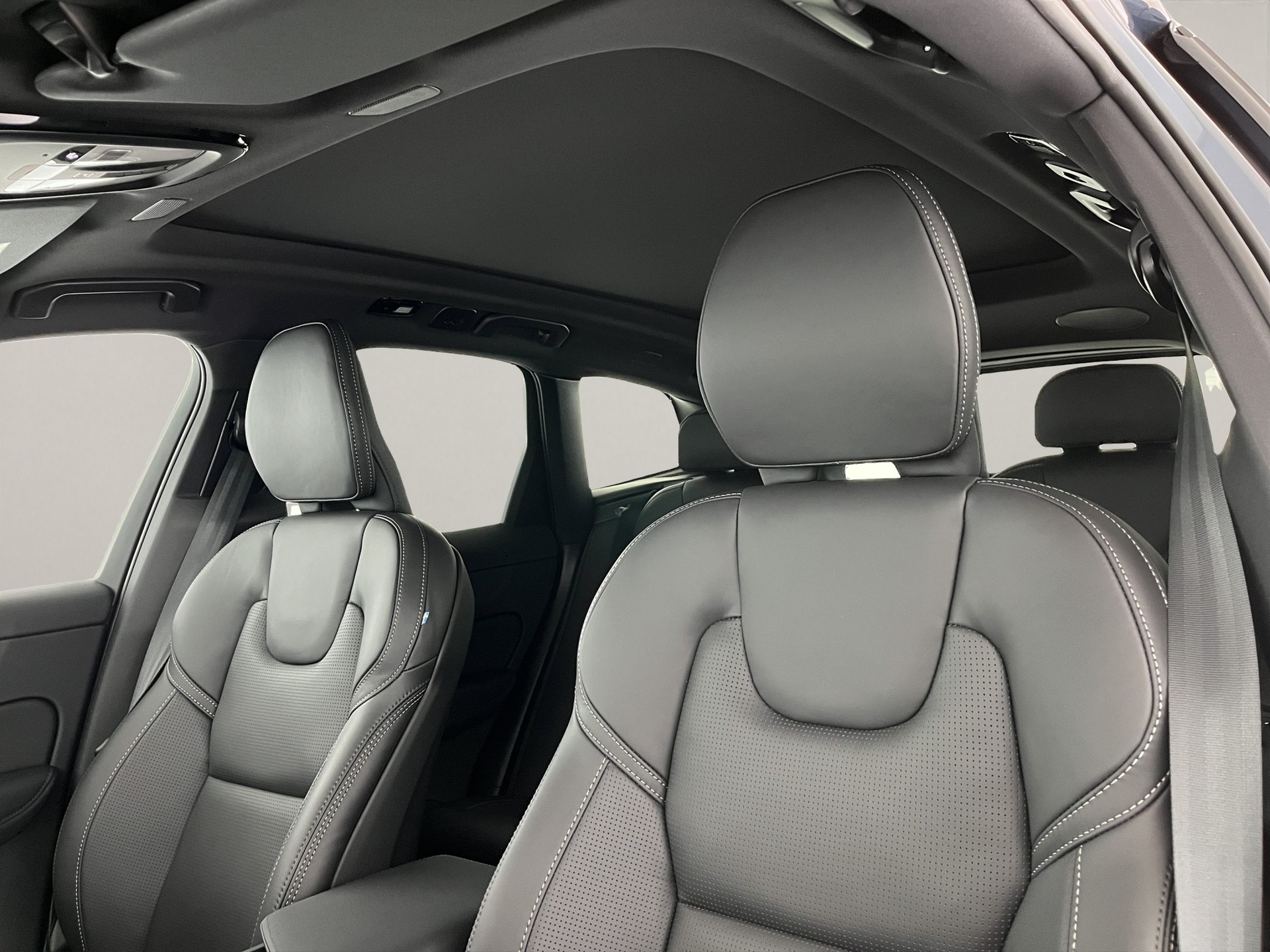 VOLVO XC60 2.0 T8 TE Black Edition eAWD-image-16