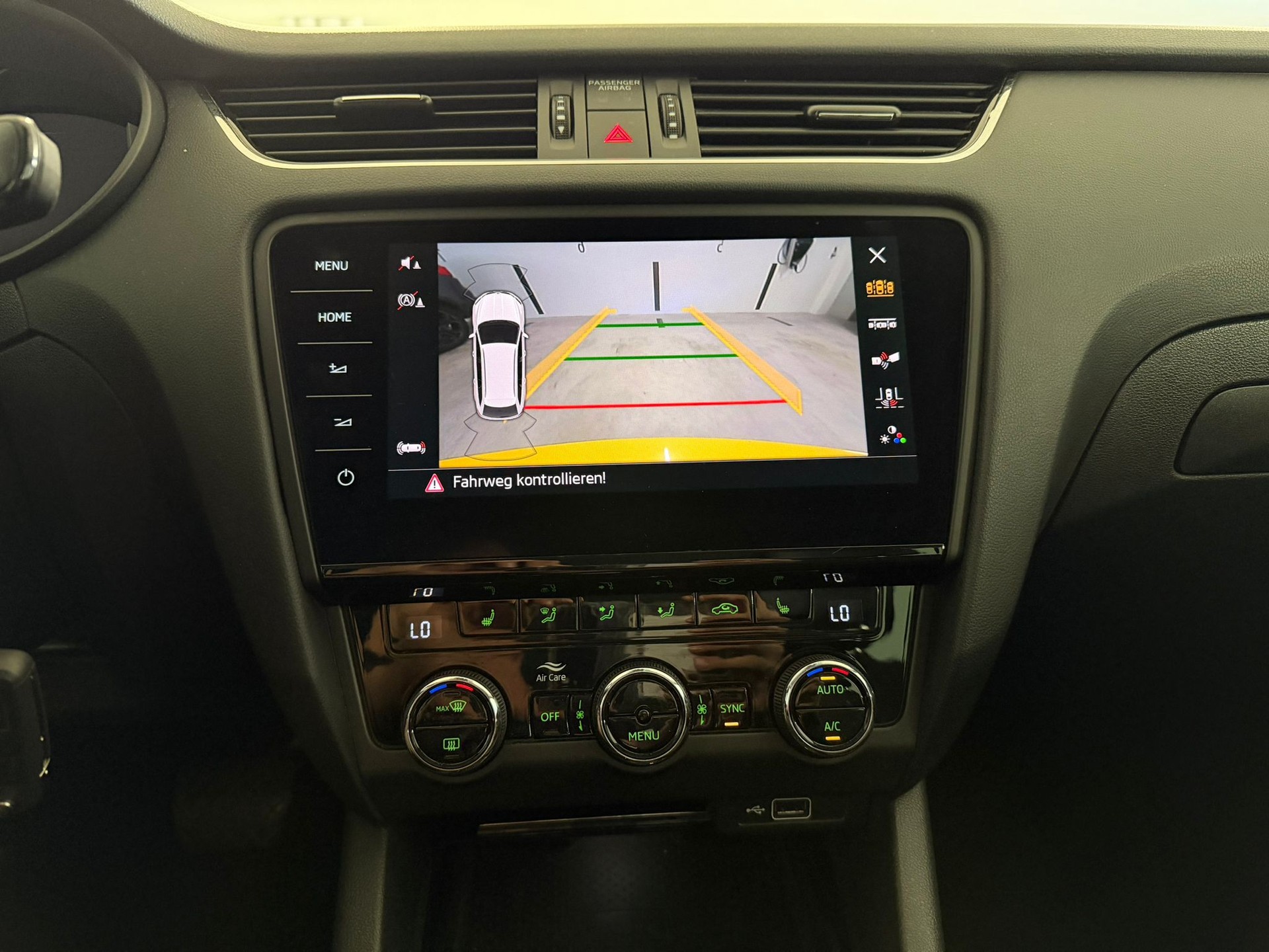 SKODA Octavia Combi 2.0 TDI Style 4x4 DSG-image-15