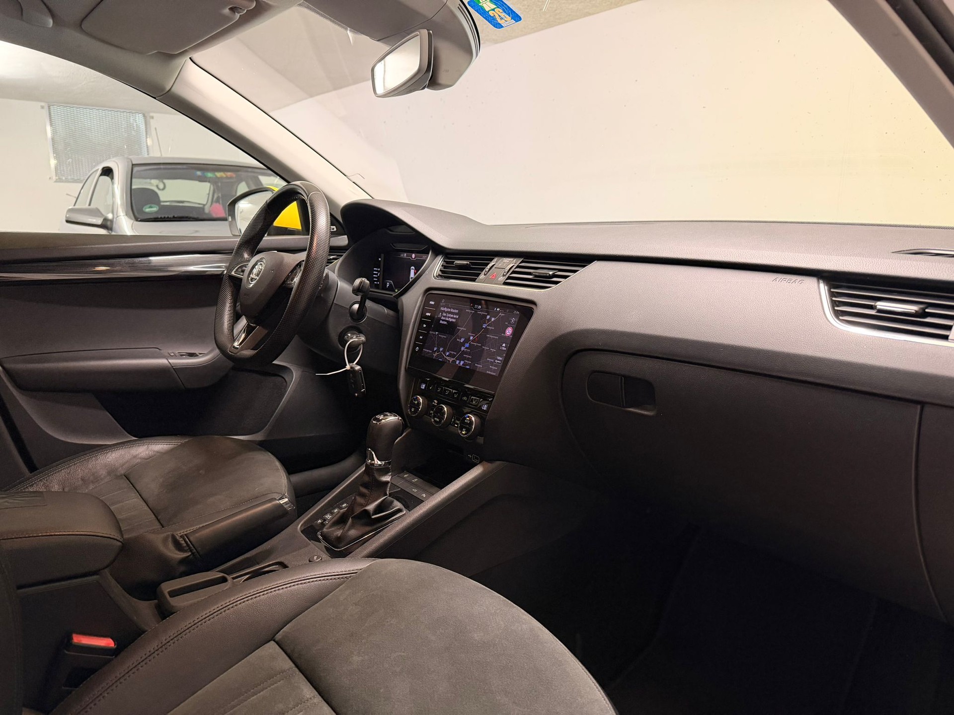 SKODA Octavia Combi 2.0 TDI Style 4x4 DSG-image-14