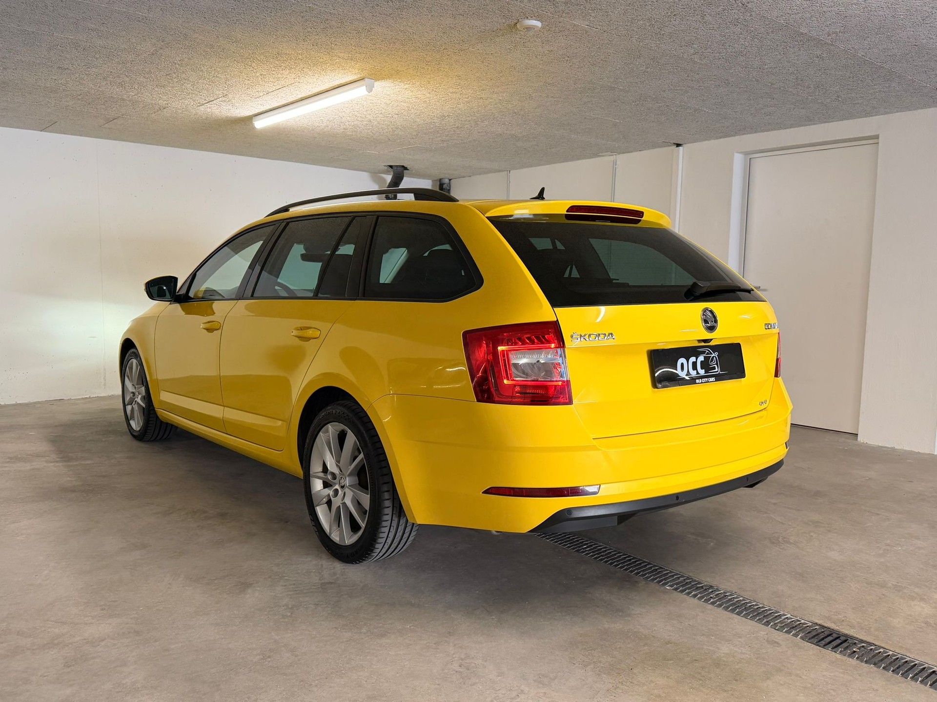 SKODA Octavia Combi 2.0 TDI Style 4x4 DSG-image-4