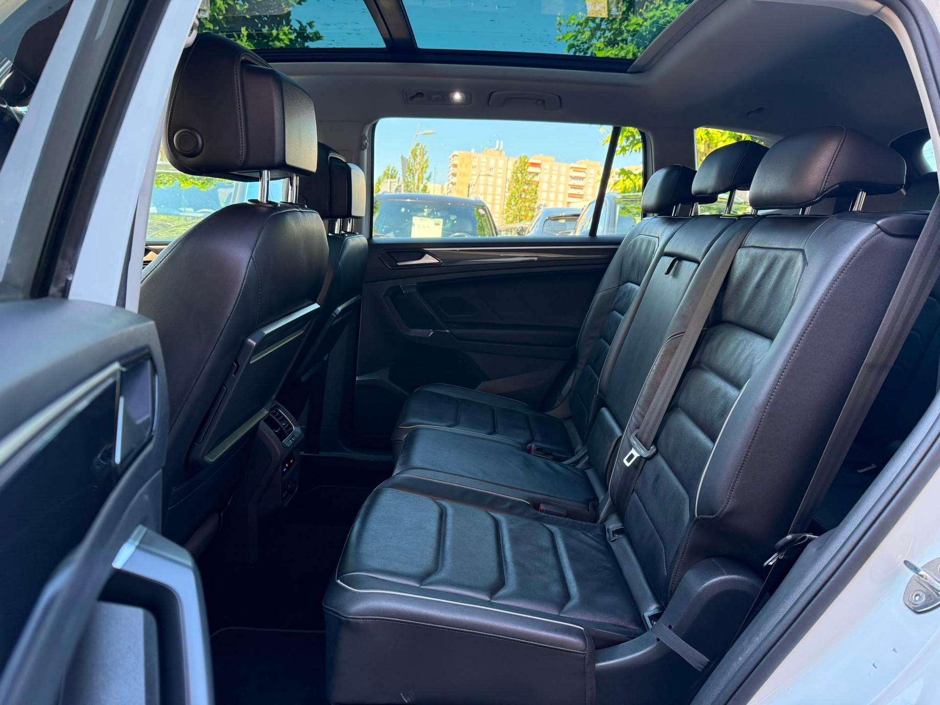 VW Tiguan Allspace 2.0 TDI SCR Highline 4Motion DSG-image-9
