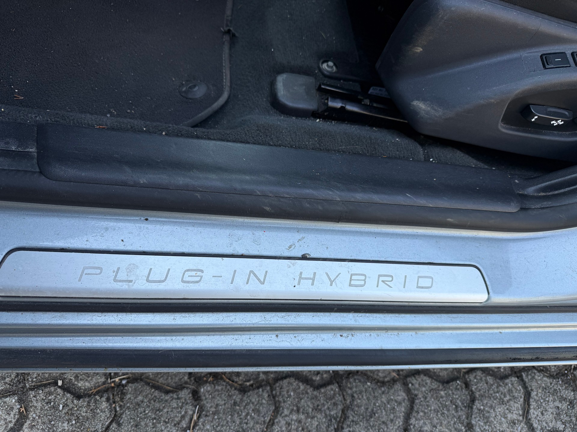 VOLVO V60 D6 AWD Plug-in Hybrid Pure Limited Geartronic-image-11