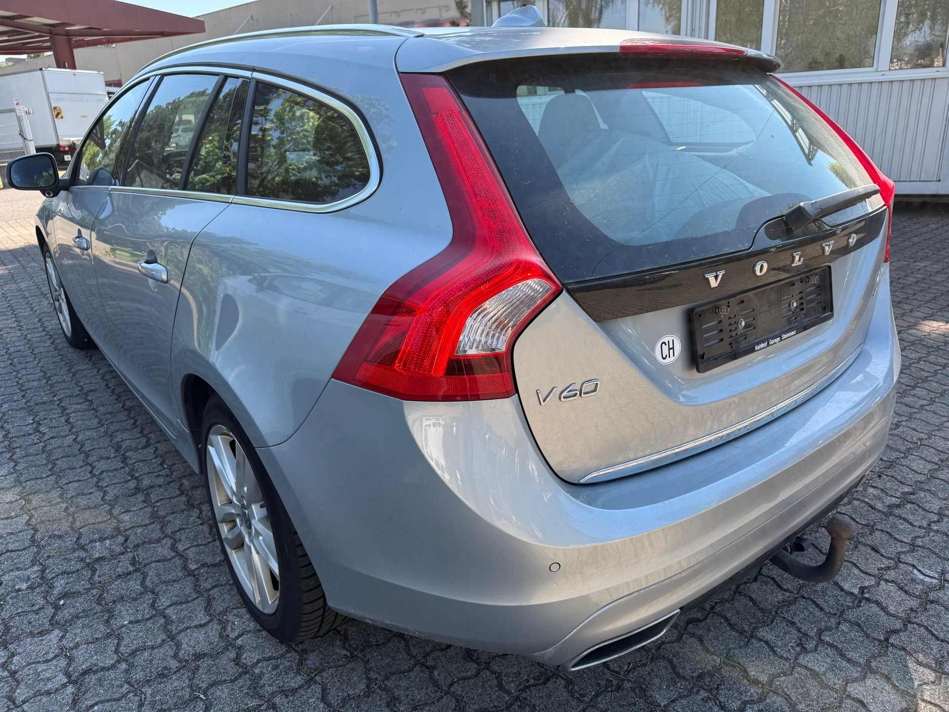 VOLVO V60 D6 AWD Plug-in Hybrid Pure Limited Geartronic-image-6