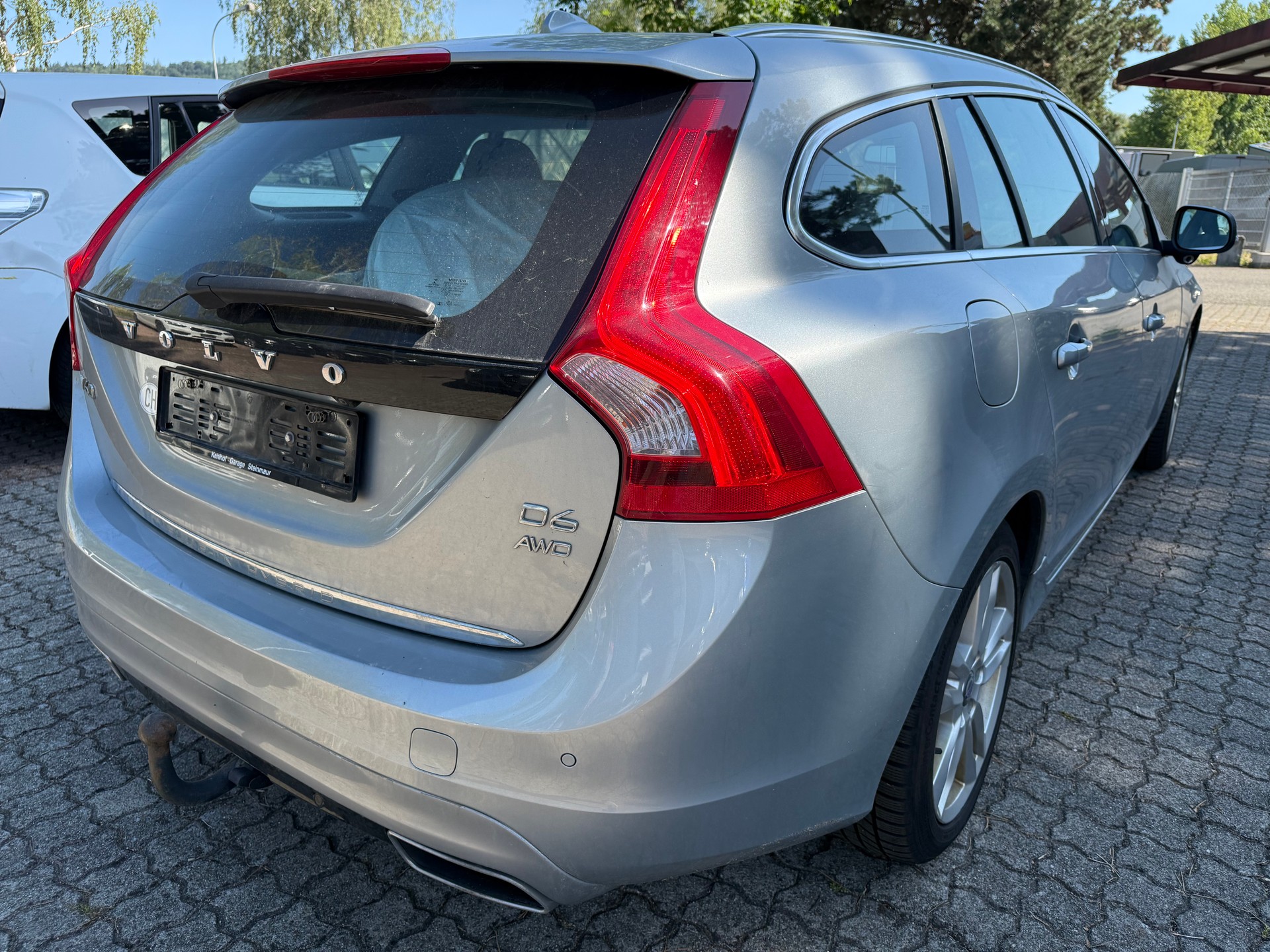 VOLVO V60 D6 AWD Plug-in Hybrid Pure Limited Geartronic-image-4