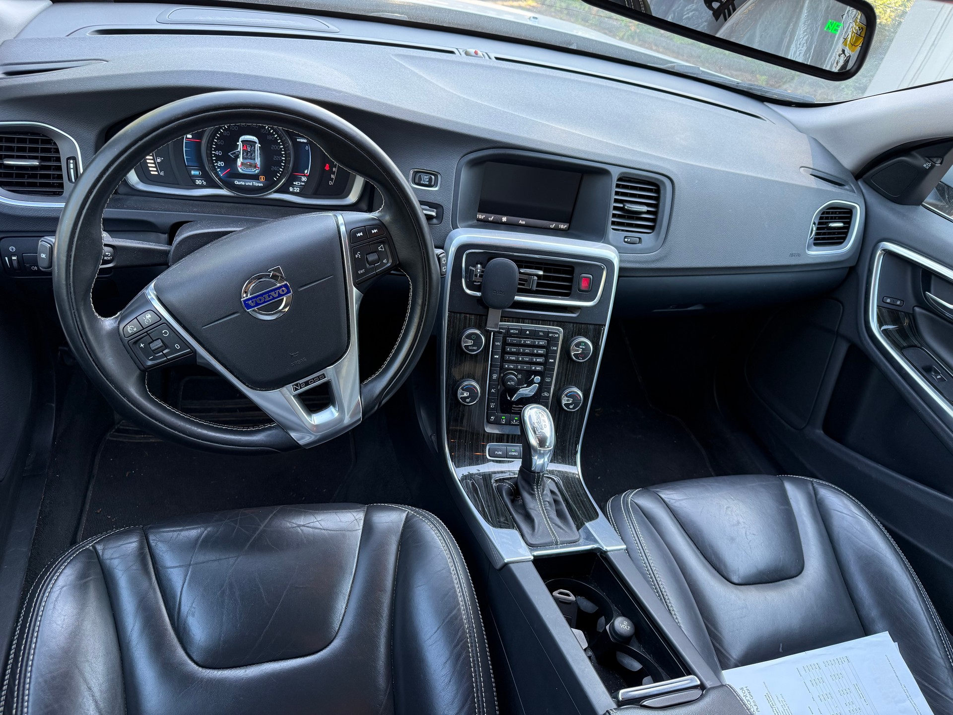 VOLVO V60 D6 AWD Plug-in Hybrid Pure Limited Geartronic-image-8