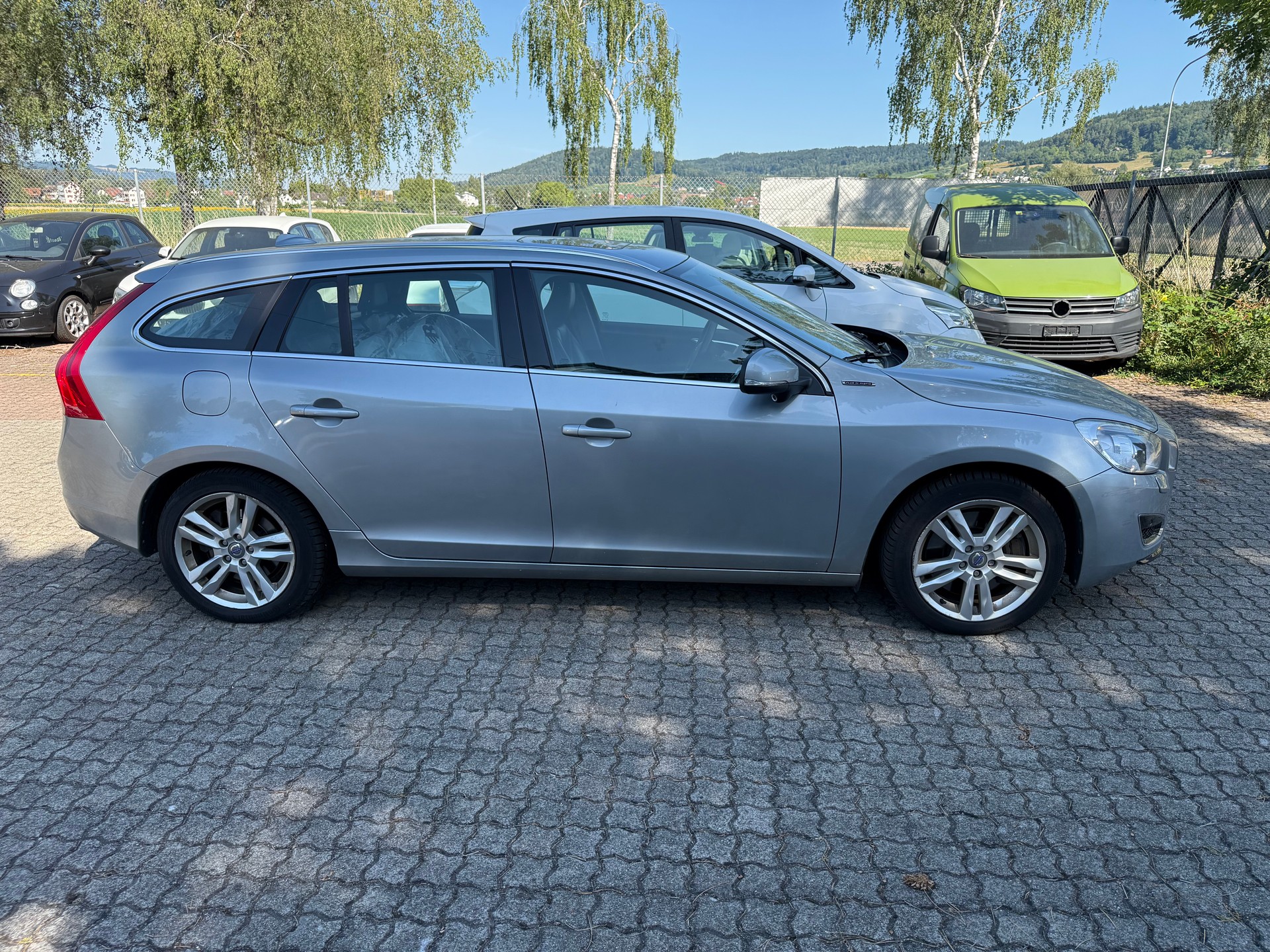VOLVO V60 D6 AWD Plug-in Hybrid Pure Limited Geartronic-image-3