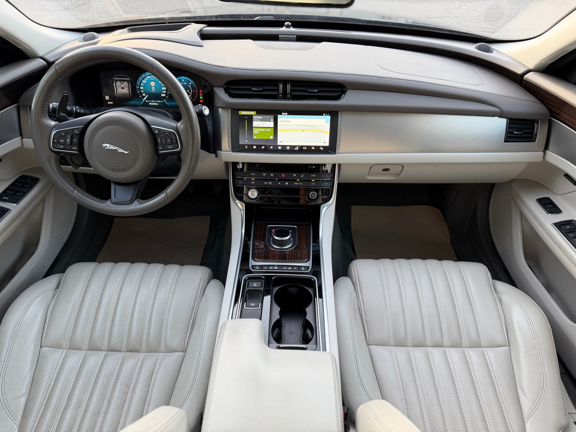 JAGUAR XF 30d Portfolio Automatic-image-11