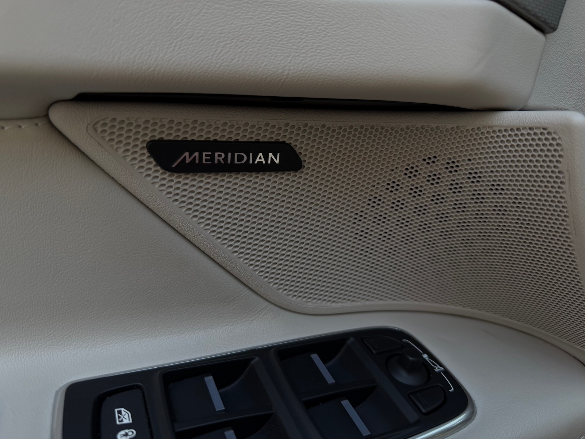JAGUAR XF 30d Portfolio Automatic-image-25