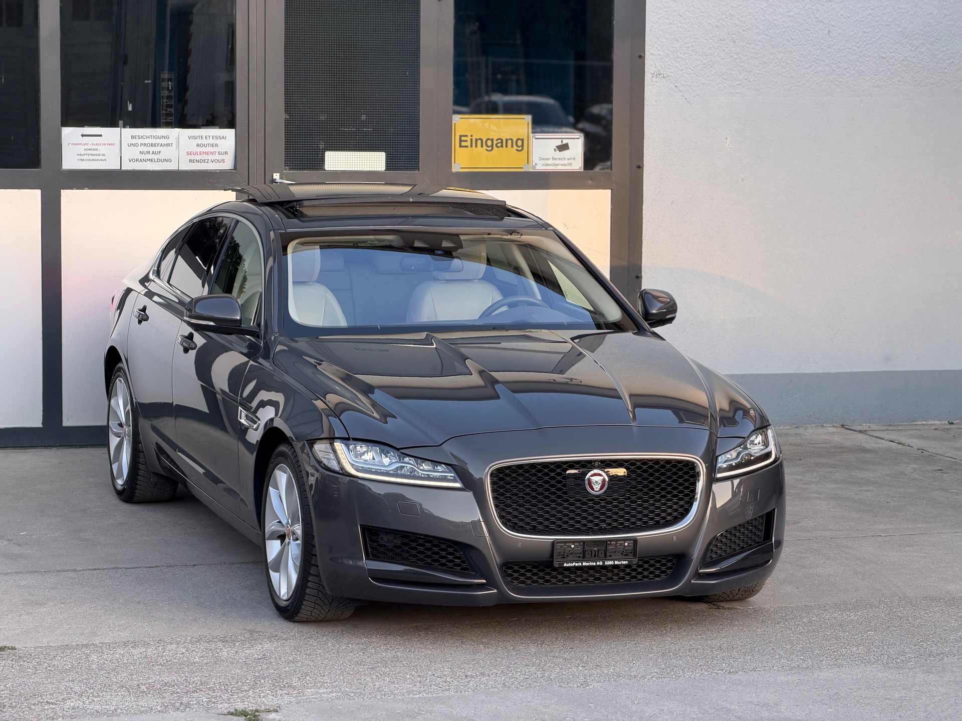 JAGUAR XF 30d Portfolio Automatic-image-3