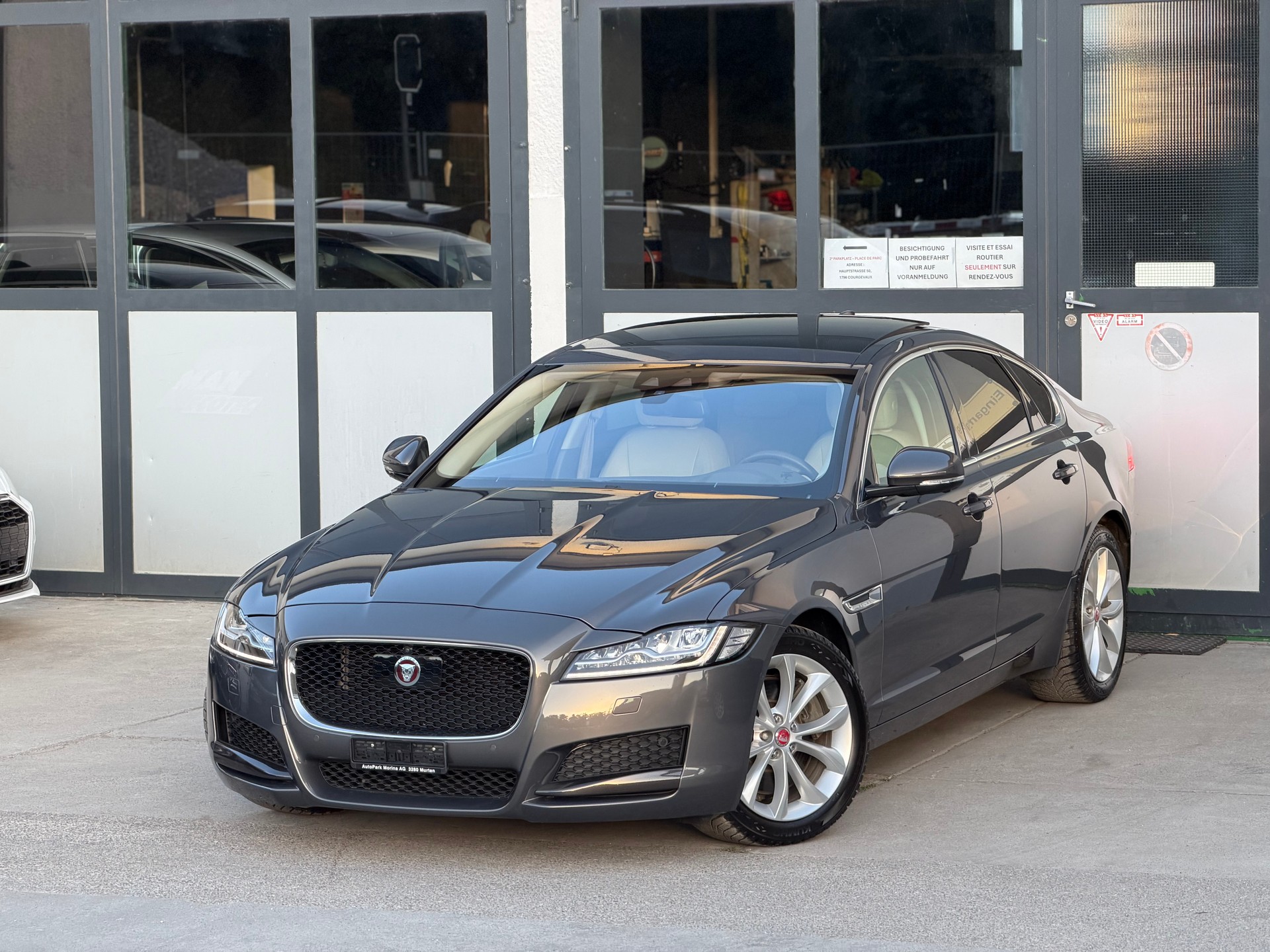 JAGUAR XF 30d Portfolio Automatic-image-0