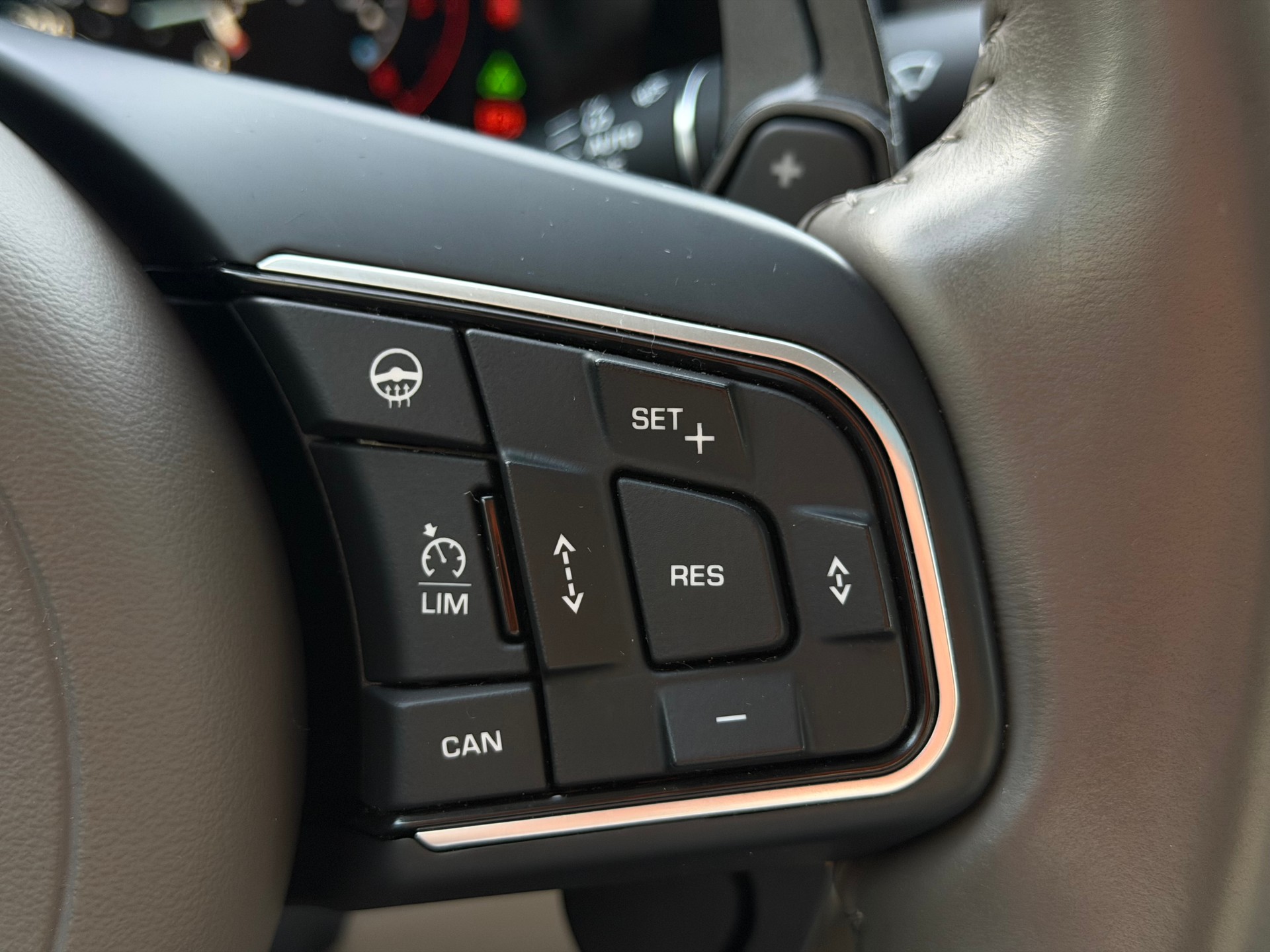 JAGUAR XF 30d Portfolio Automatic-image-21