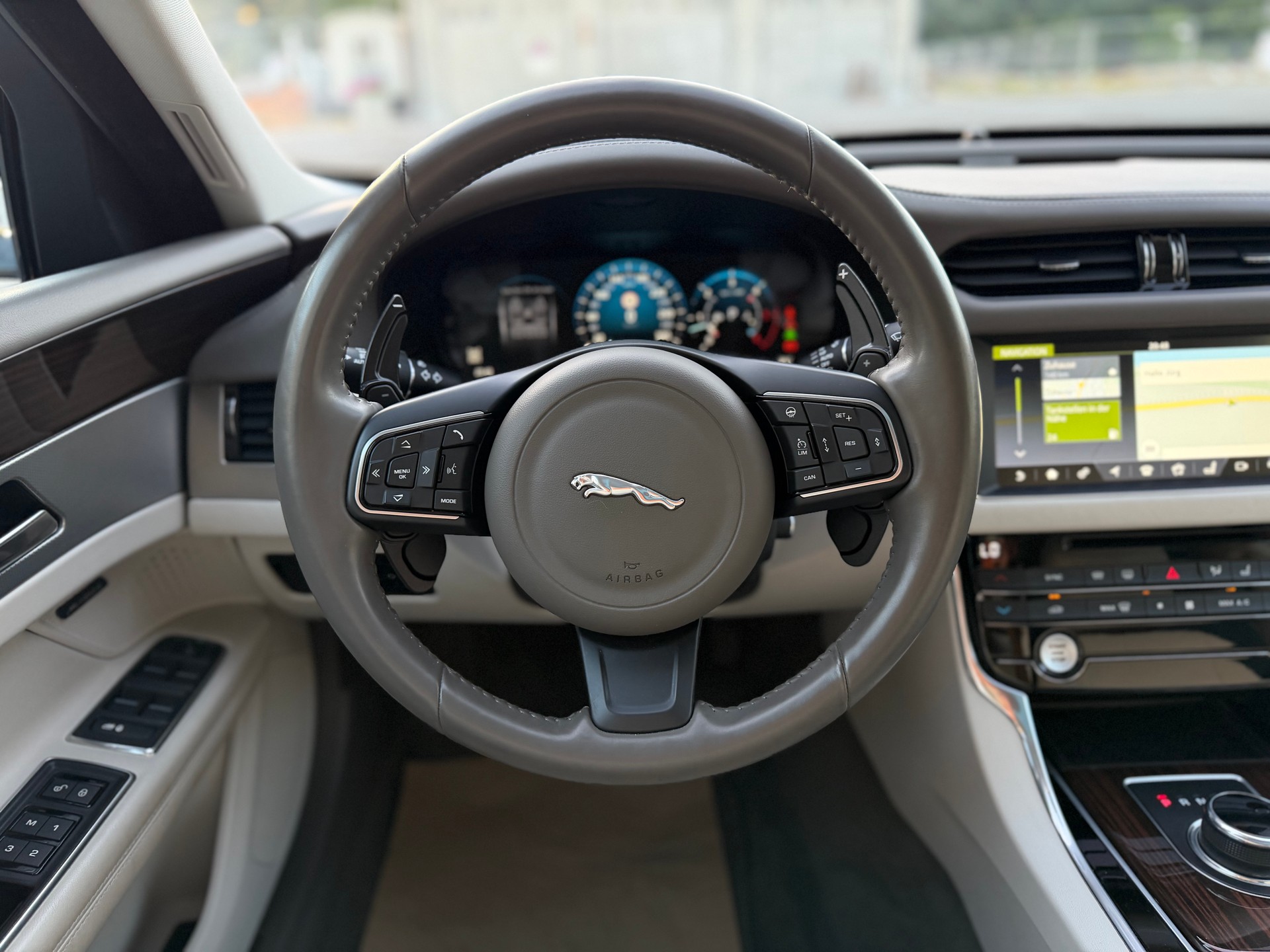 JAGUAR XF 30d Portfolio Automatic-image-15