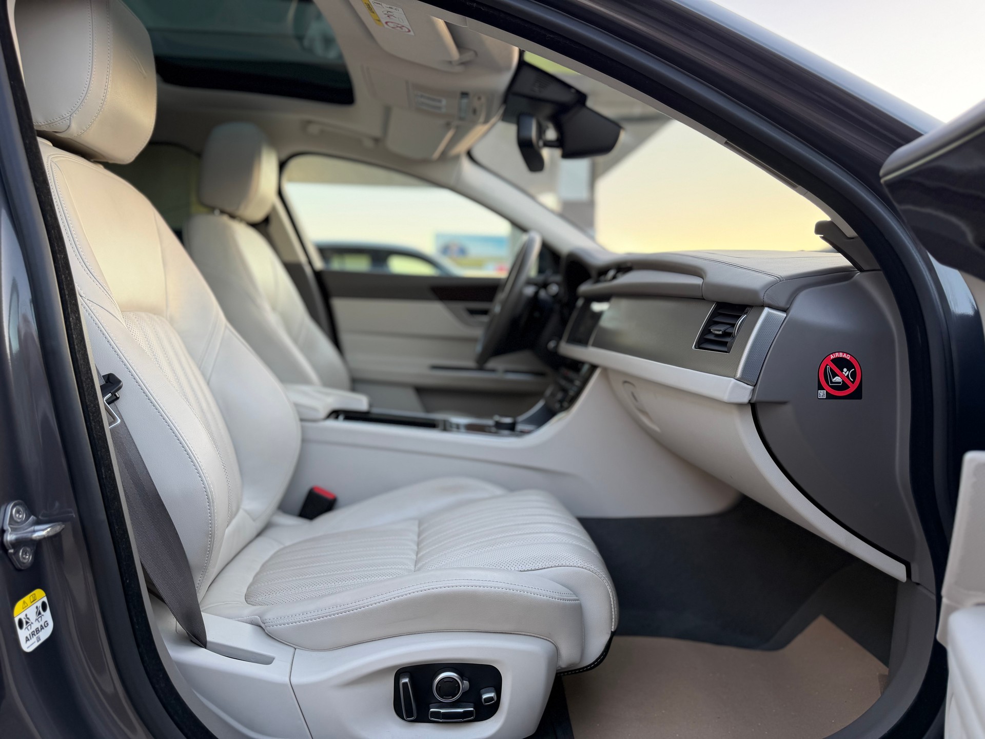 JAGUAR XF 30d Portfolio Automatic-image-13