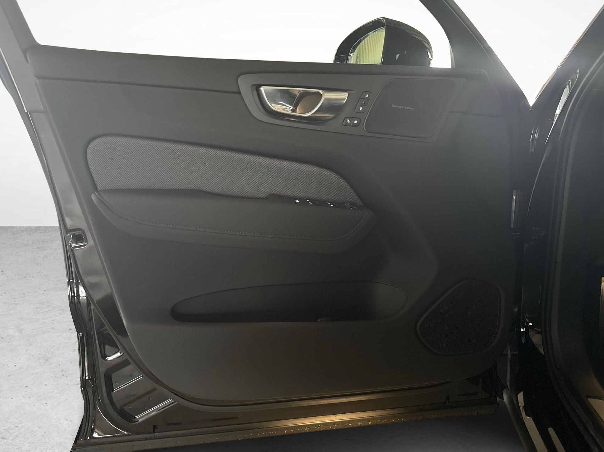 VOLVO XC60 2.0 T6 TE Black Edition eAWD-image-14