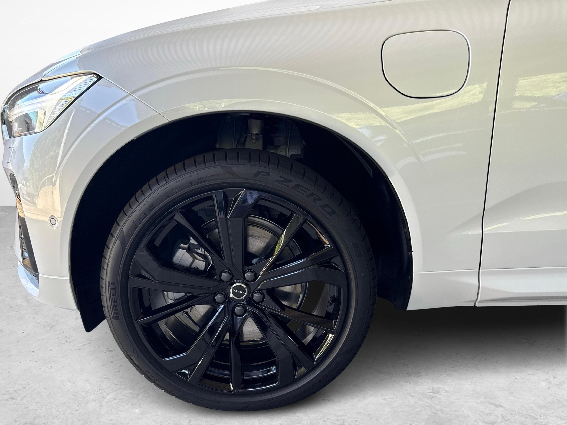VOLVO XC60 2.0 T6 TE Black Edition eAWD-image-16