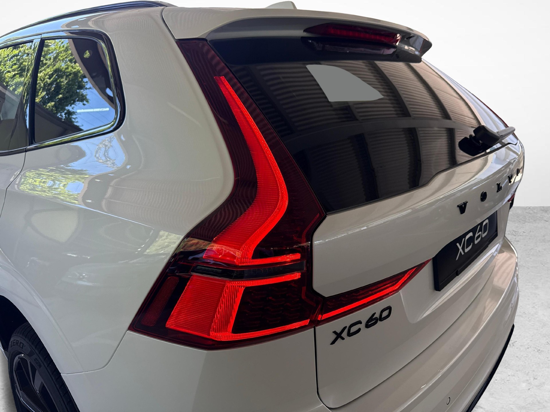 VOLVO XC60 2.0 T6 TE Black Edition eAWD-image-18