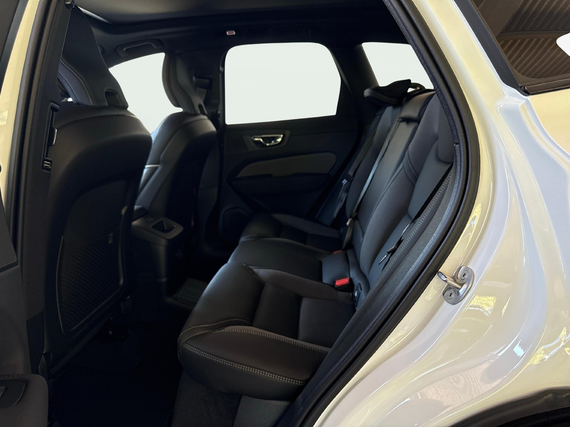 VOLVO XC60 2.0 T6 TE Black Edition eAWD-image-7