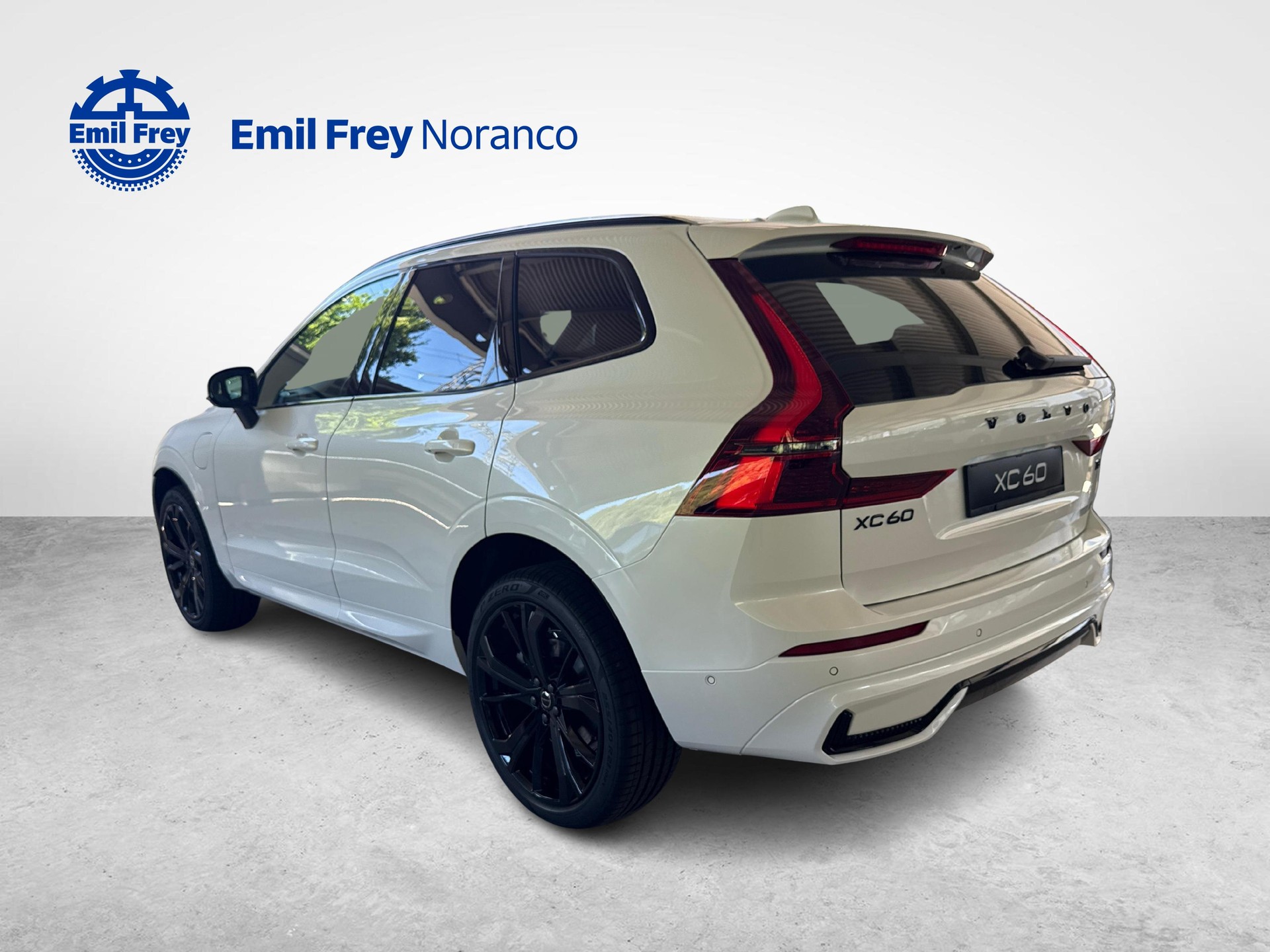 VOLVO XC60 2.0 T6 TE Black Edition eAWD-image-4