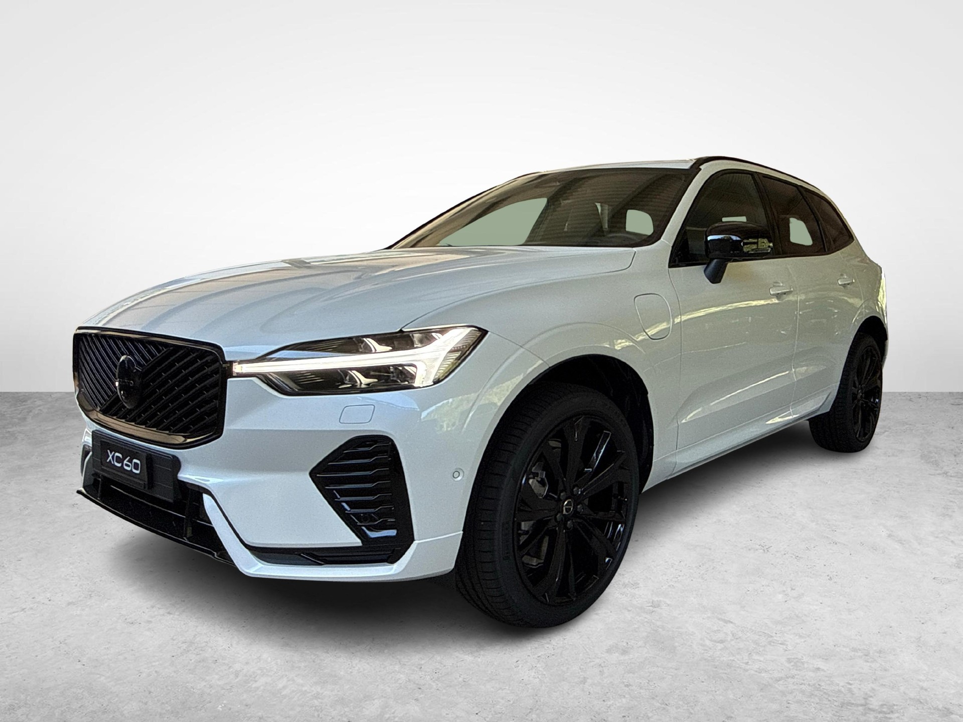 VOLVO XC60 2.0 T6 TE Black Edition eAWD-image-1