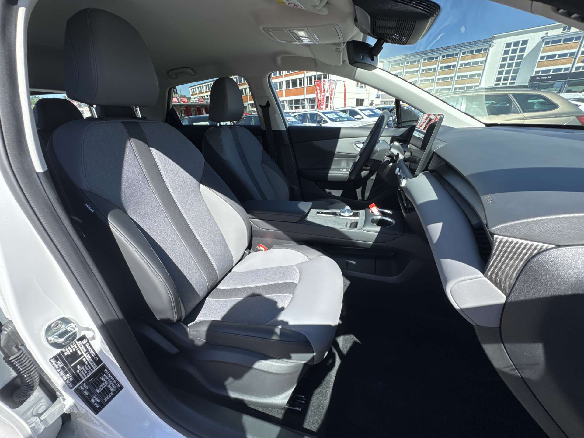 MG 4 EV 64kWh Premium Facelift Automat-image-12