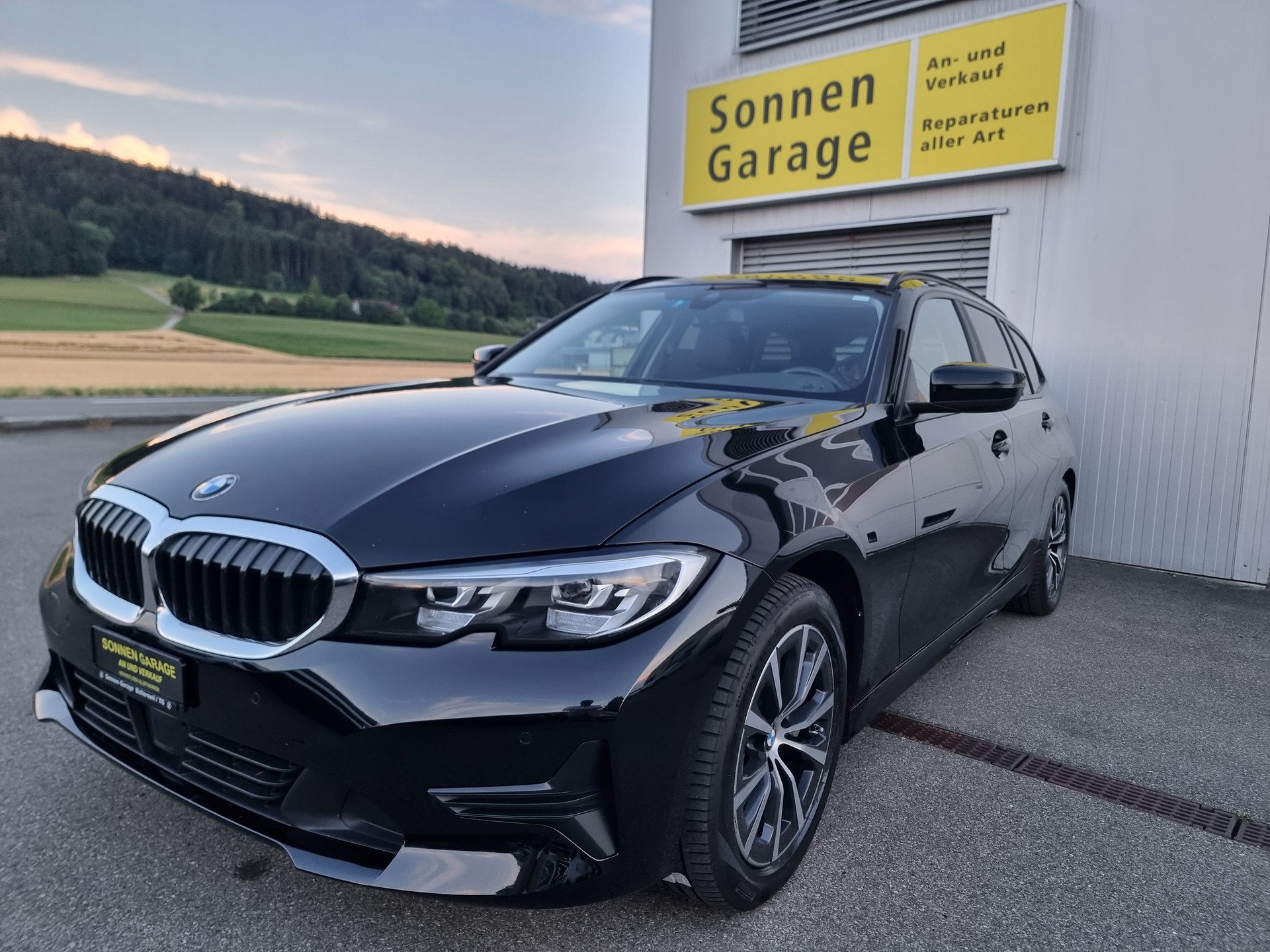 BMW 330i Touring xDrive Steptronic-image-0
