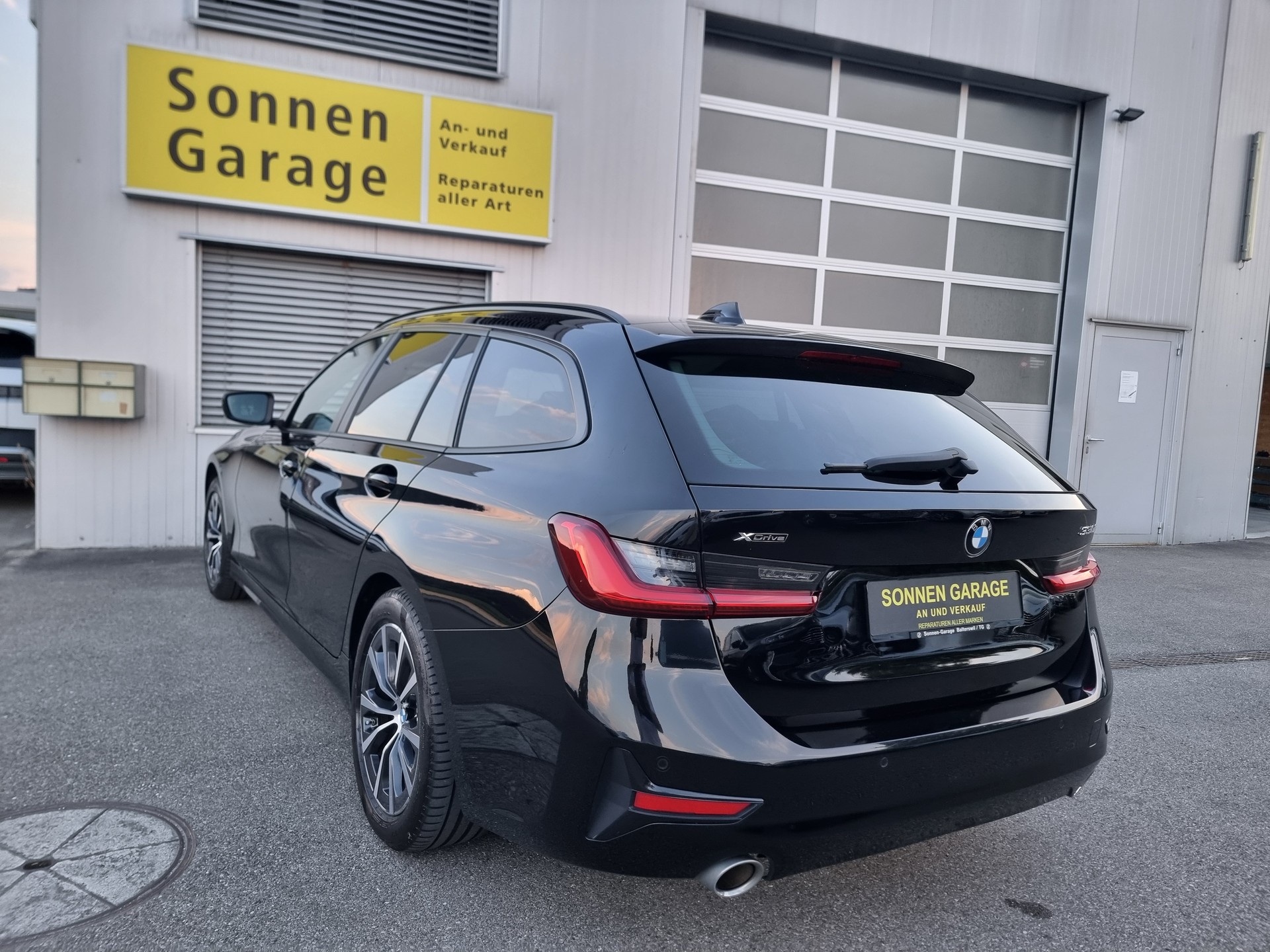 BMW 330i Touring xDrive Steptronic-image-12