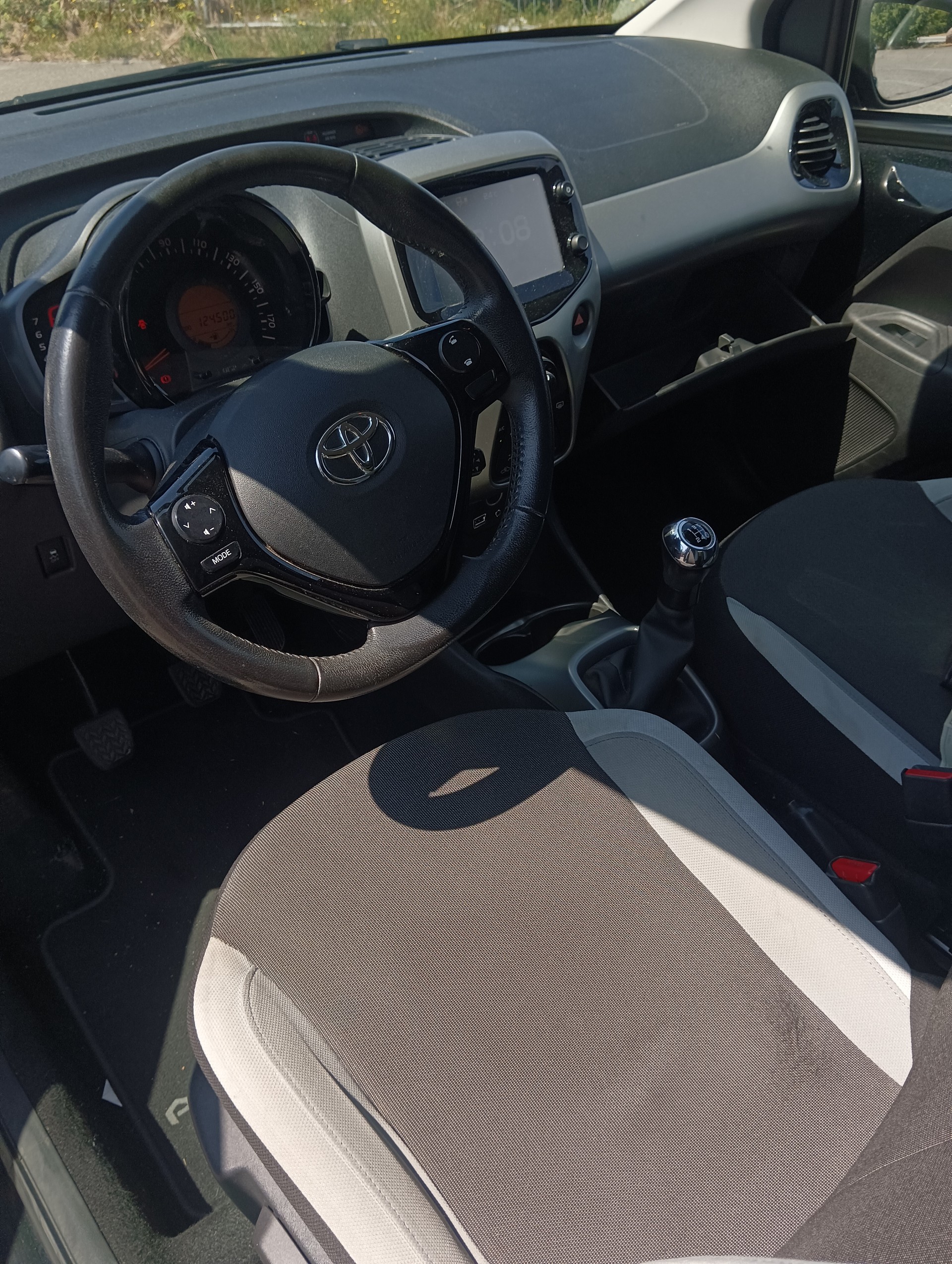 TOYOTA Aygo 1.2 VVT-i x-play-image-5