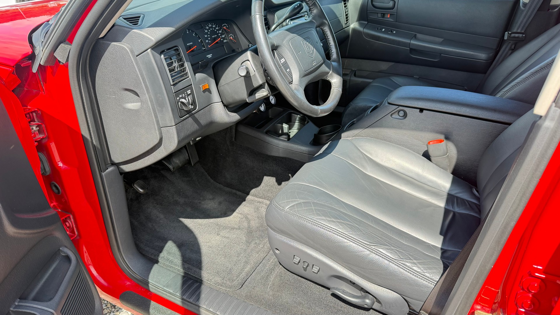 DODGE Dakota 4.7 Pick-up-showroom-element-1