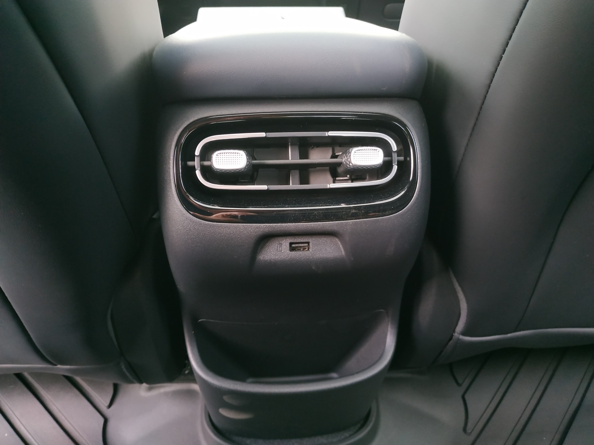 GAC AION UT-image-25