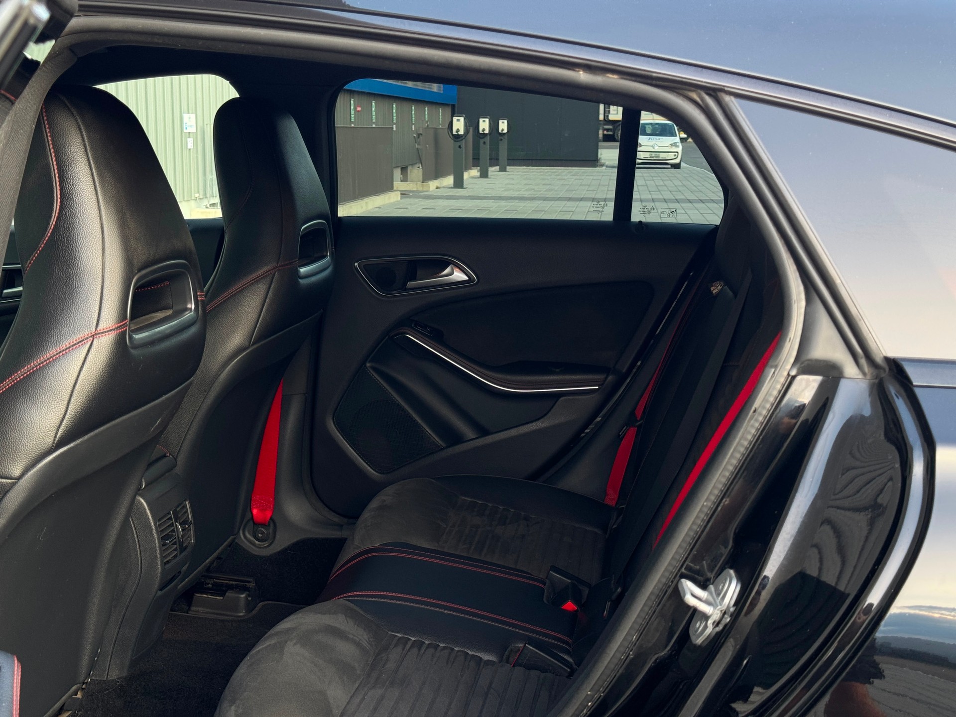 MERCEDES-BENZ CLA Shooting Brake 250 AMG Line 7G-DCT 4Matic-image-13