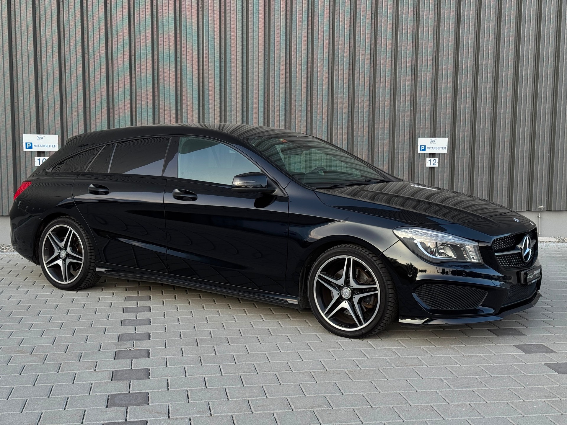 MERCEDES-BENZ CLA Shooting Brake 250 AMG Line 7G-DCT 4Matic-image-10